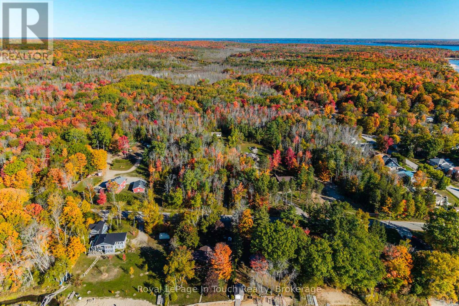 250 Peek -A- Boo Trail, Tiny, Ontario  L9M 0B3 - Photo 15 - S12472261