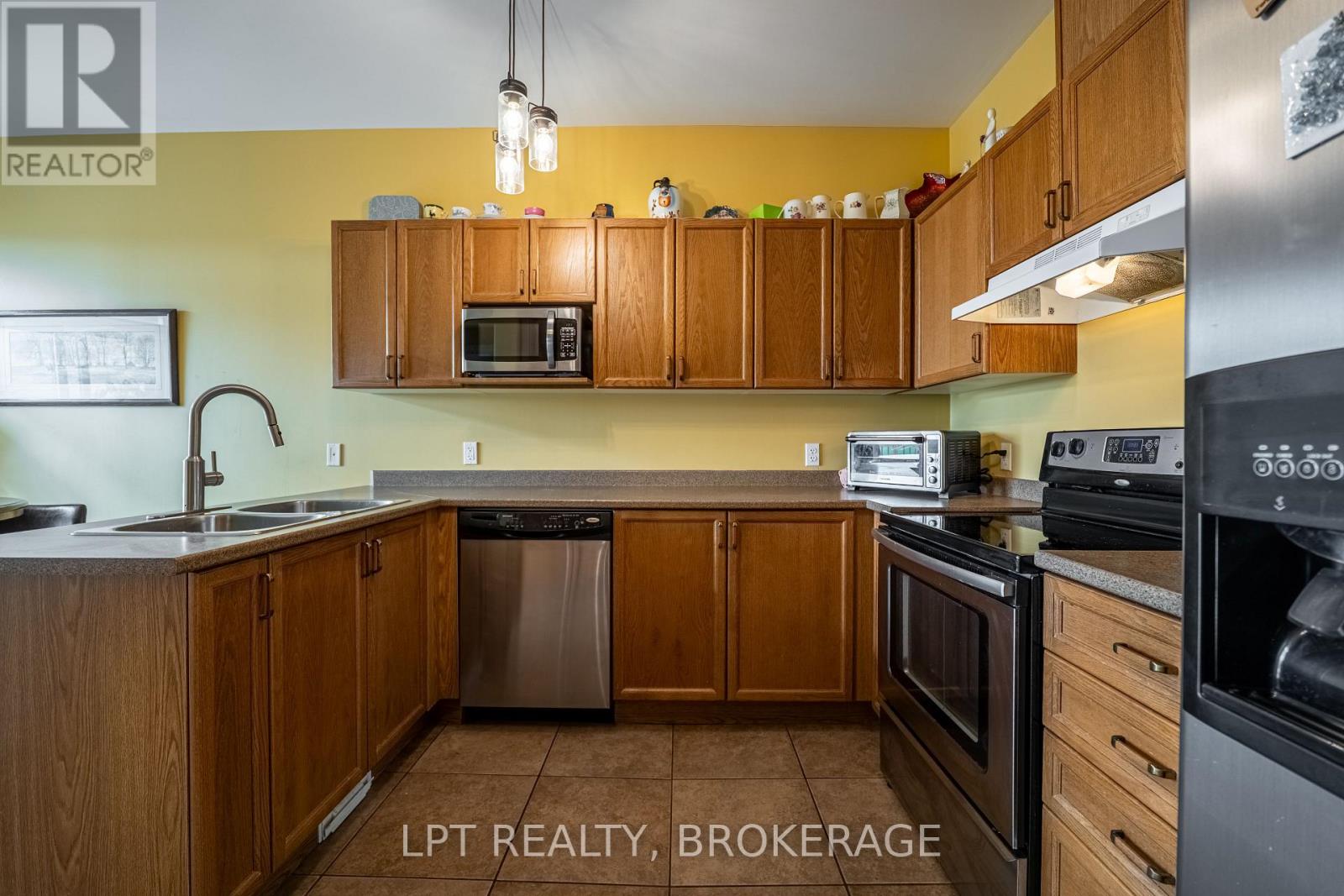2073 Swanfield Street, Kingston (East Gardiners Rd), Ontario  K7M 0A9 - Photo 10 - X12472218