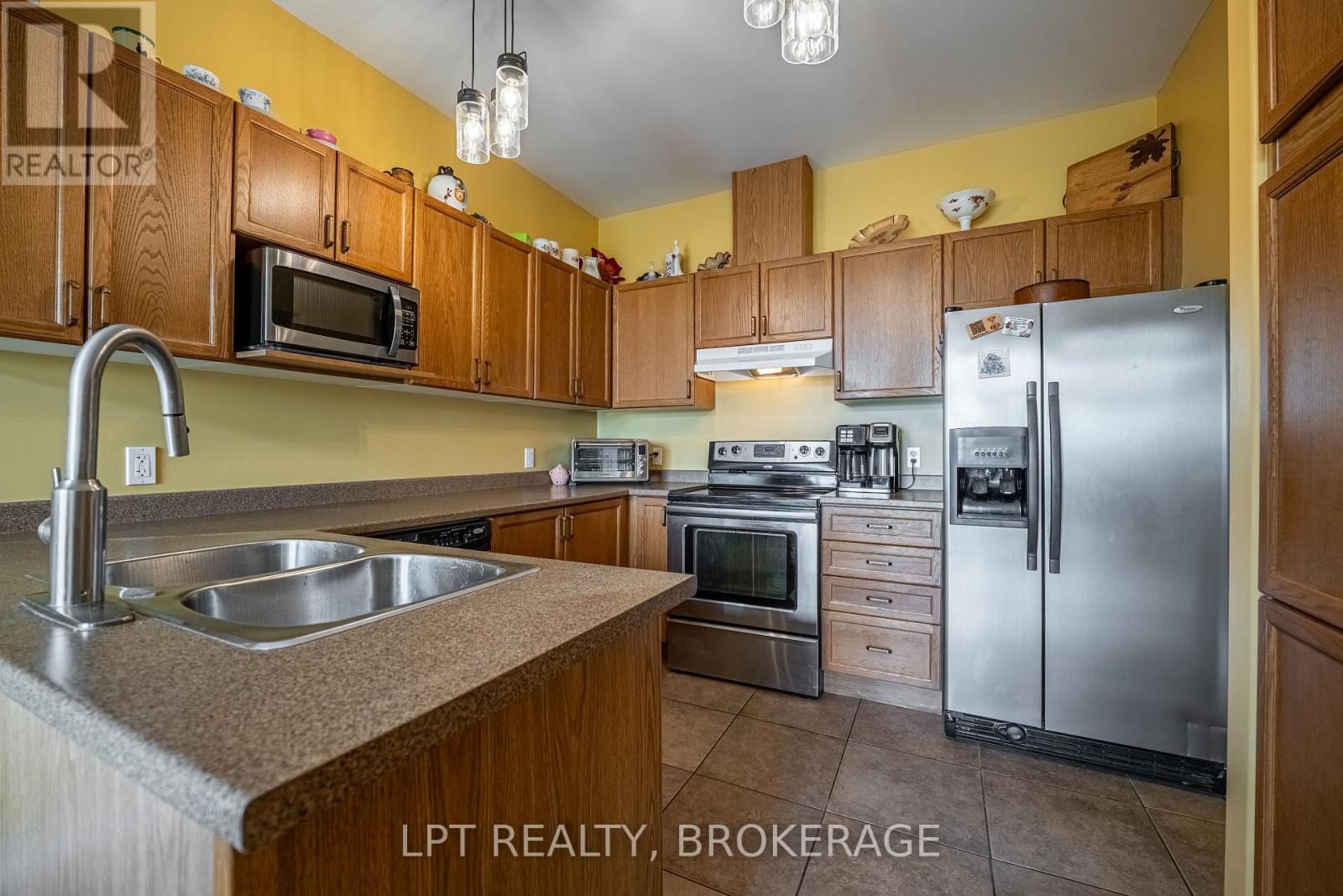 2073 Swanfield Street, Kingston (East Gardiners Rd), Ontario  K7M 0A9 - Photo 11 - X12472218