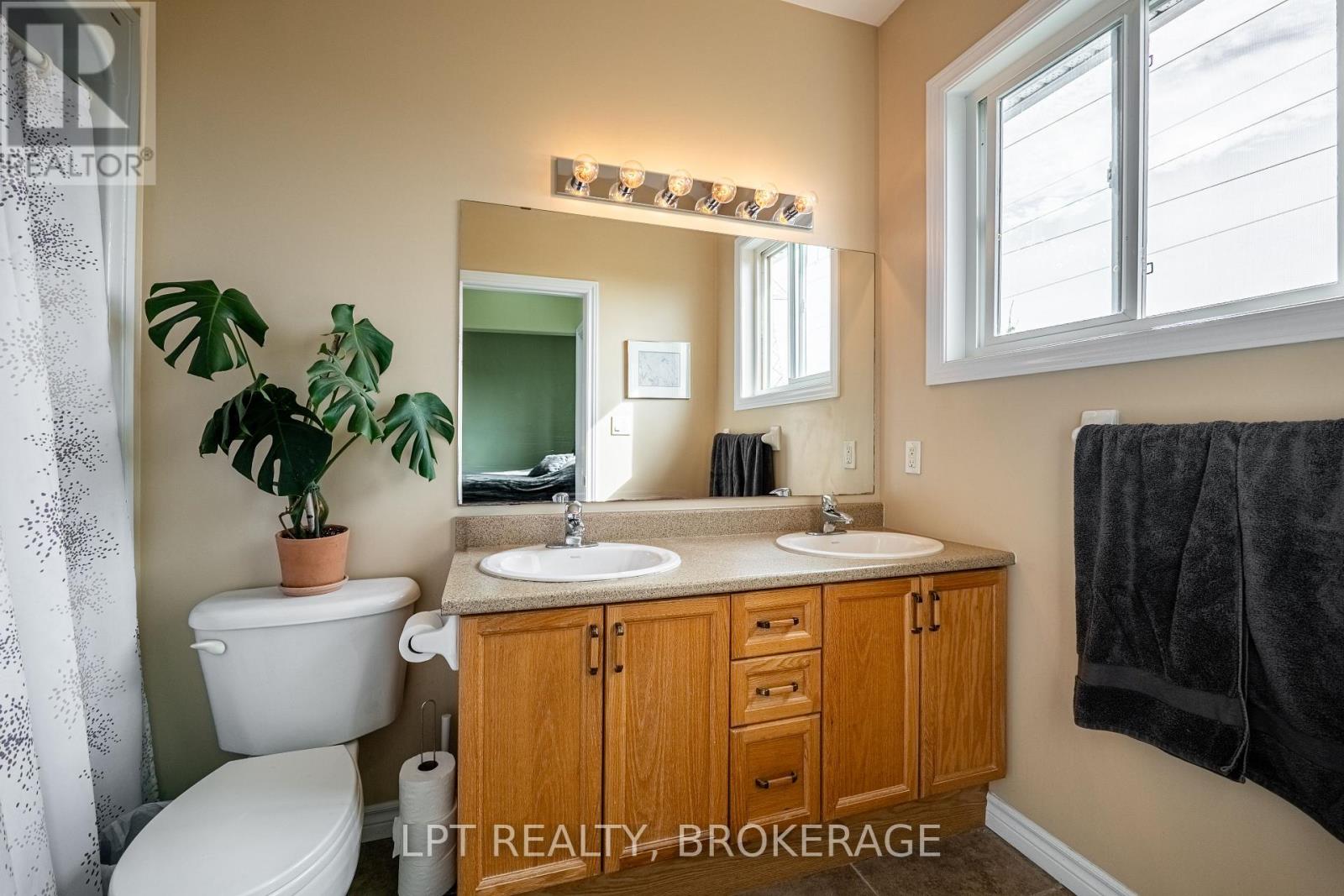 2073 Swanfield Street, Kingston (East Gardiners Rd), Ontario  K7M 0A9 - Photo 17 - X12472218
