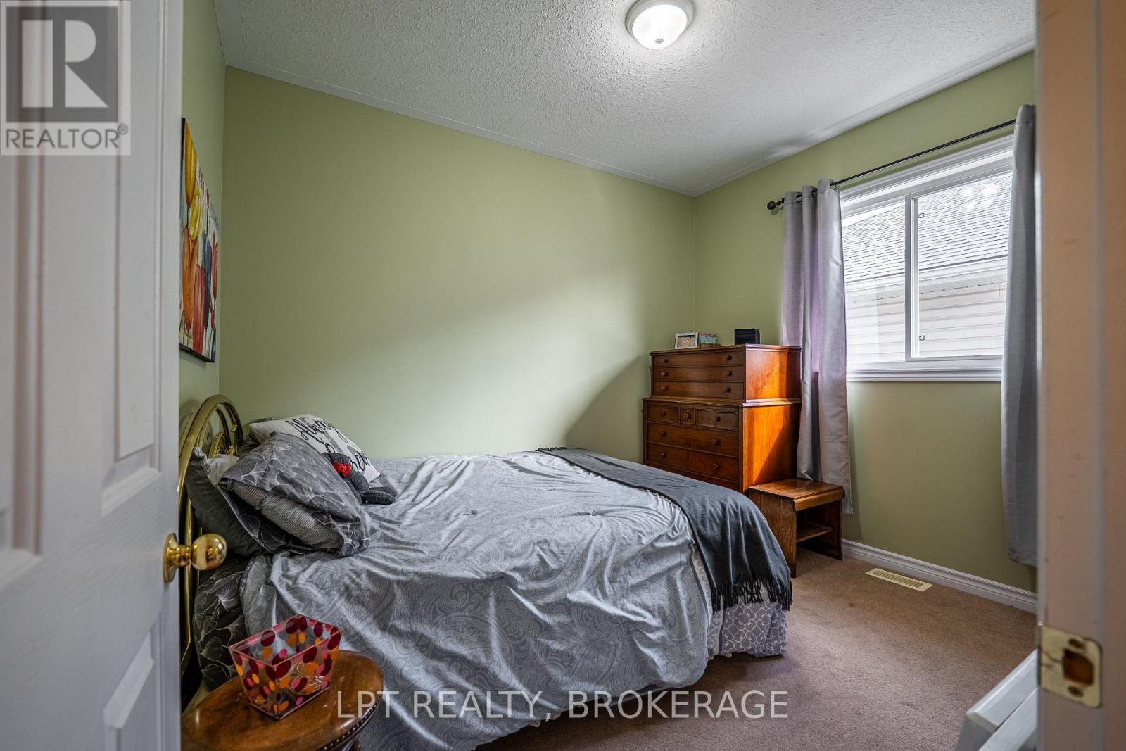 2073 Swanfield Street, Kingston (East Gardiners Rd), Ontario  K7M 0A9 - Photo 20 - X12472218
