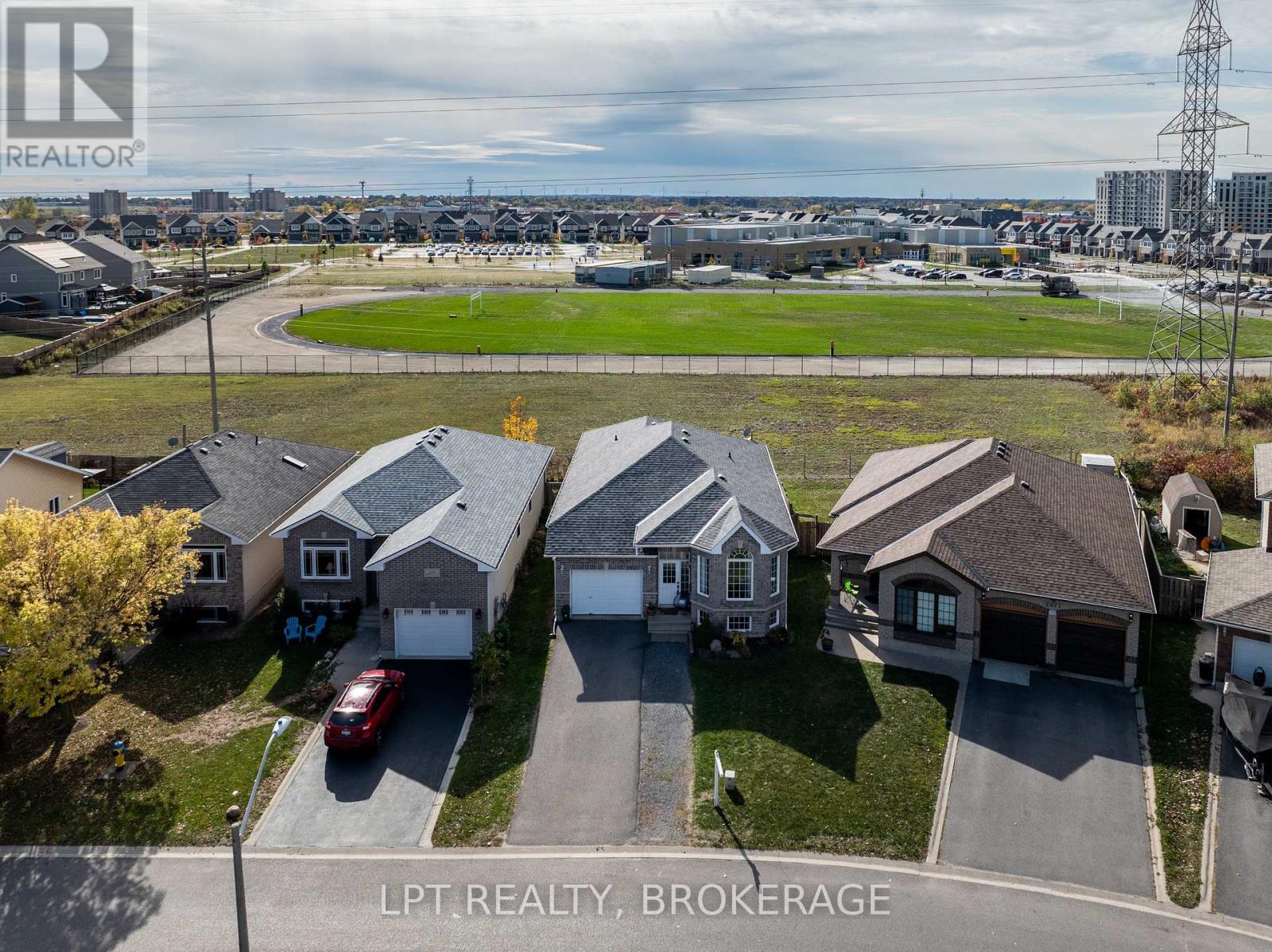 2073 Swanfield Street, Kingston (East Gardiners Rd), Ontario  K7M 0A9 - Photo 3 - X12472218