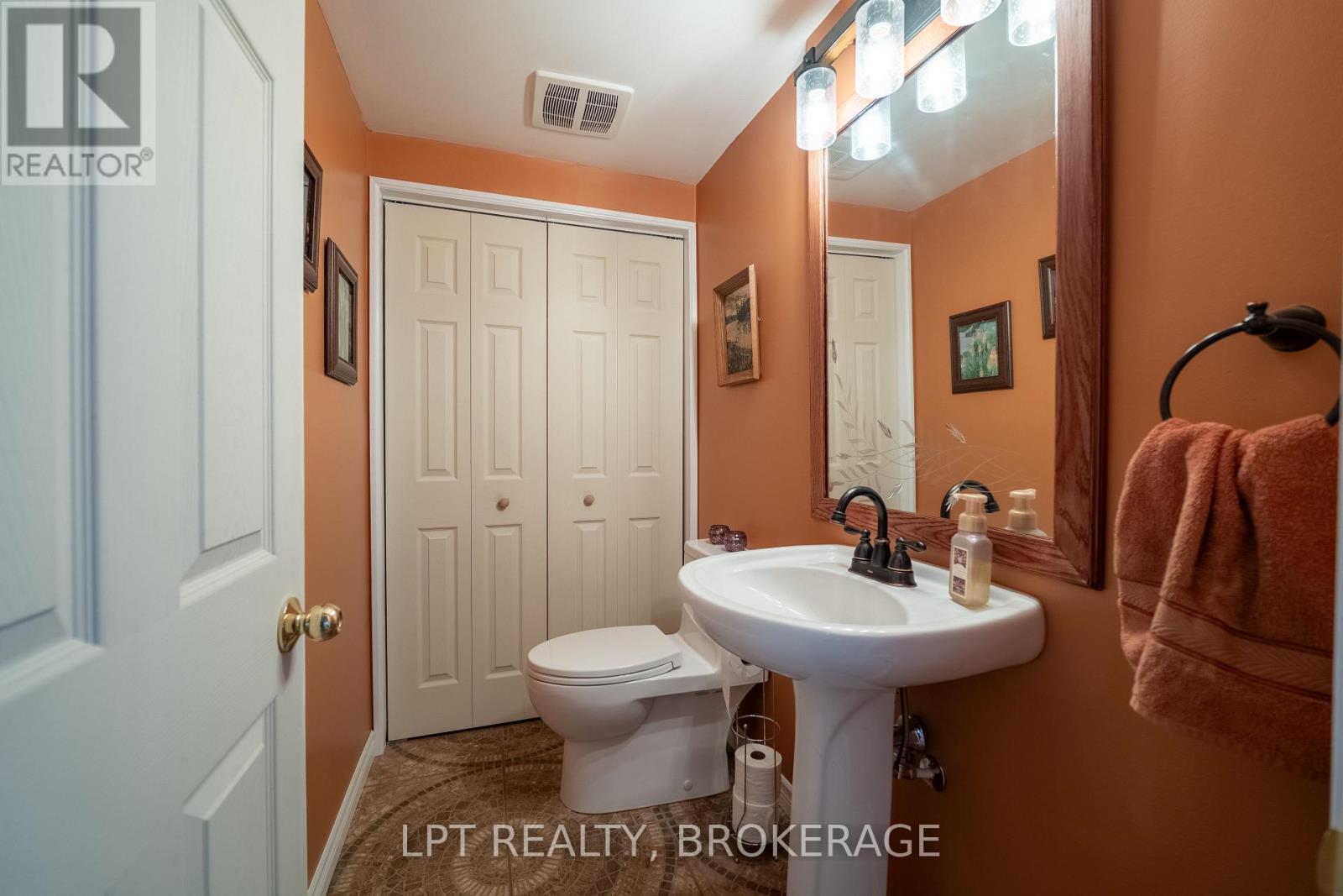 2073 Swanfield Street, Kingston (East Gardiners Rd), Ontario  K7M 0A9 - Photo 30 - X12472218