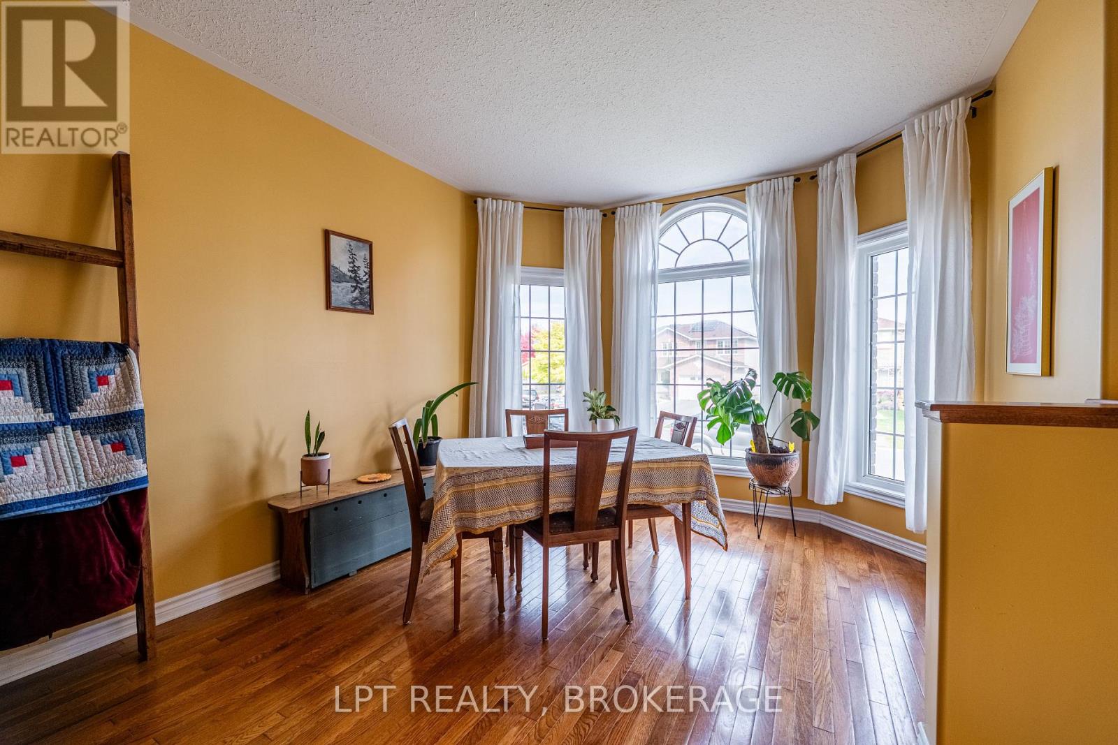 2073 Swanfield Street, Kingston (East Gardiners Rd), Ontario  K7M 0A9 - Photo 5 - X12472218