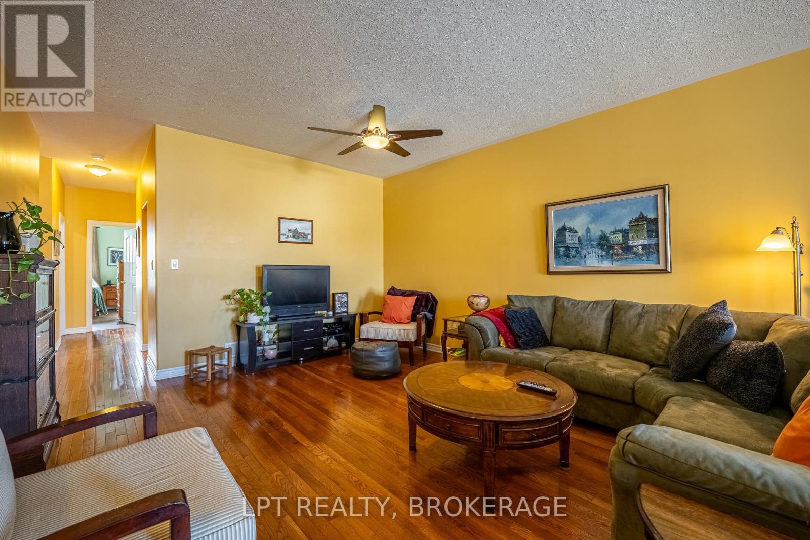 2073 Swanfield Street, Kingston (East Gardiners Rd), Ontario  K7M 0A9 - Photo 7 - X12472218