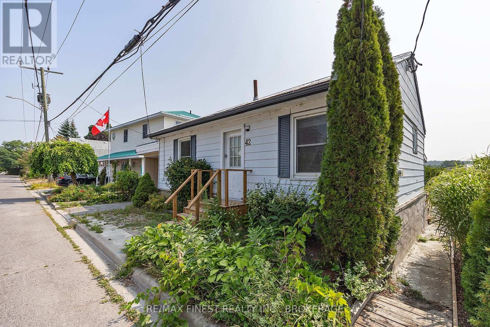 42a Hill Street, Prince Edward County (Picton), Ontario  K0K 2T0 - Photo 2 - X12472255