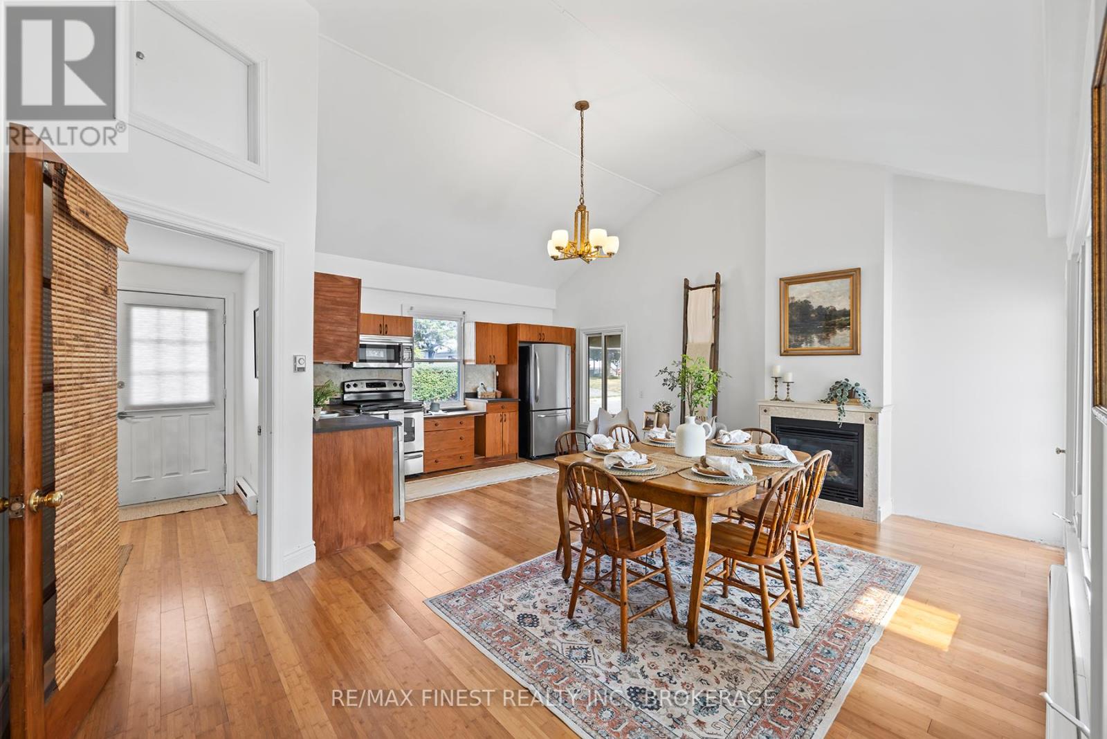 42a Hill Street, Prince Edward County (Picton), Ontario  K0K 2T0 - Photo 8 - X12472255