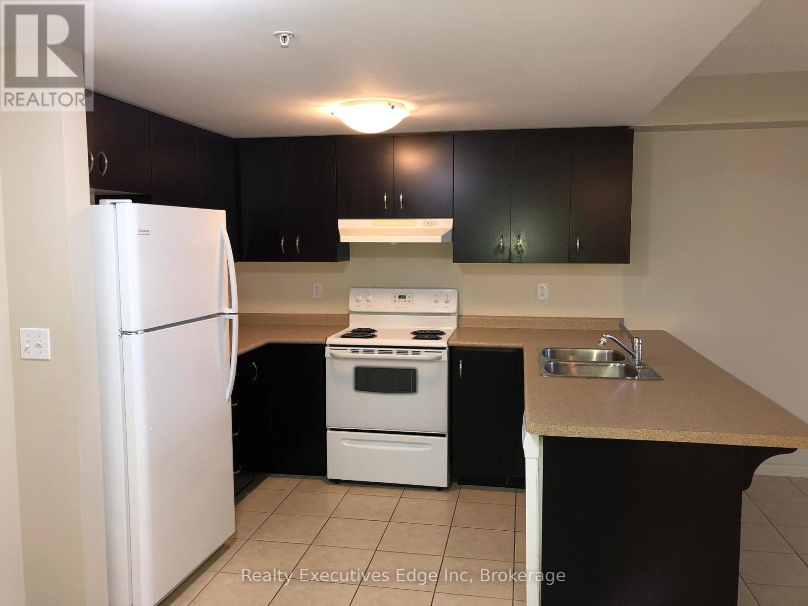 212 - 39 Goodwin Drive, Guelph, Ontario  N1L 0E5 - Photo 3 - X12472273