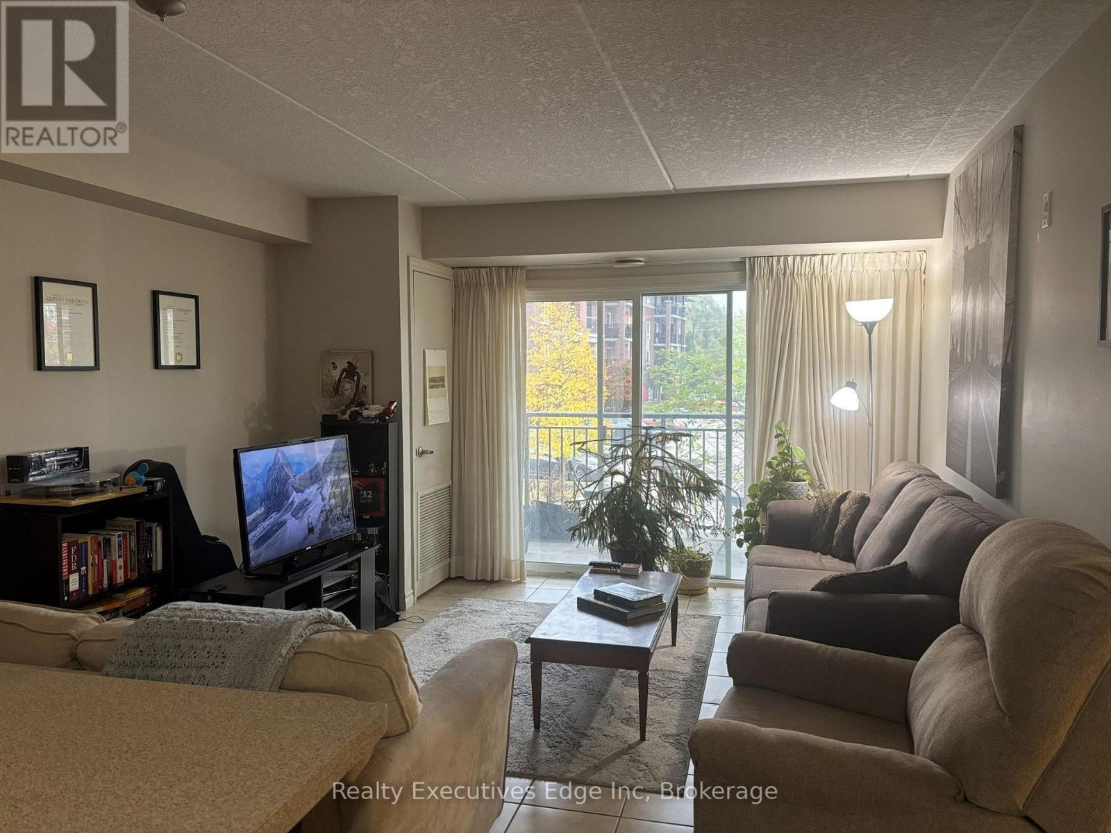 212 - 39 Goodwin Drive, Guelph, Ontario  N1L 0E5 - Photo 5 - X12472273