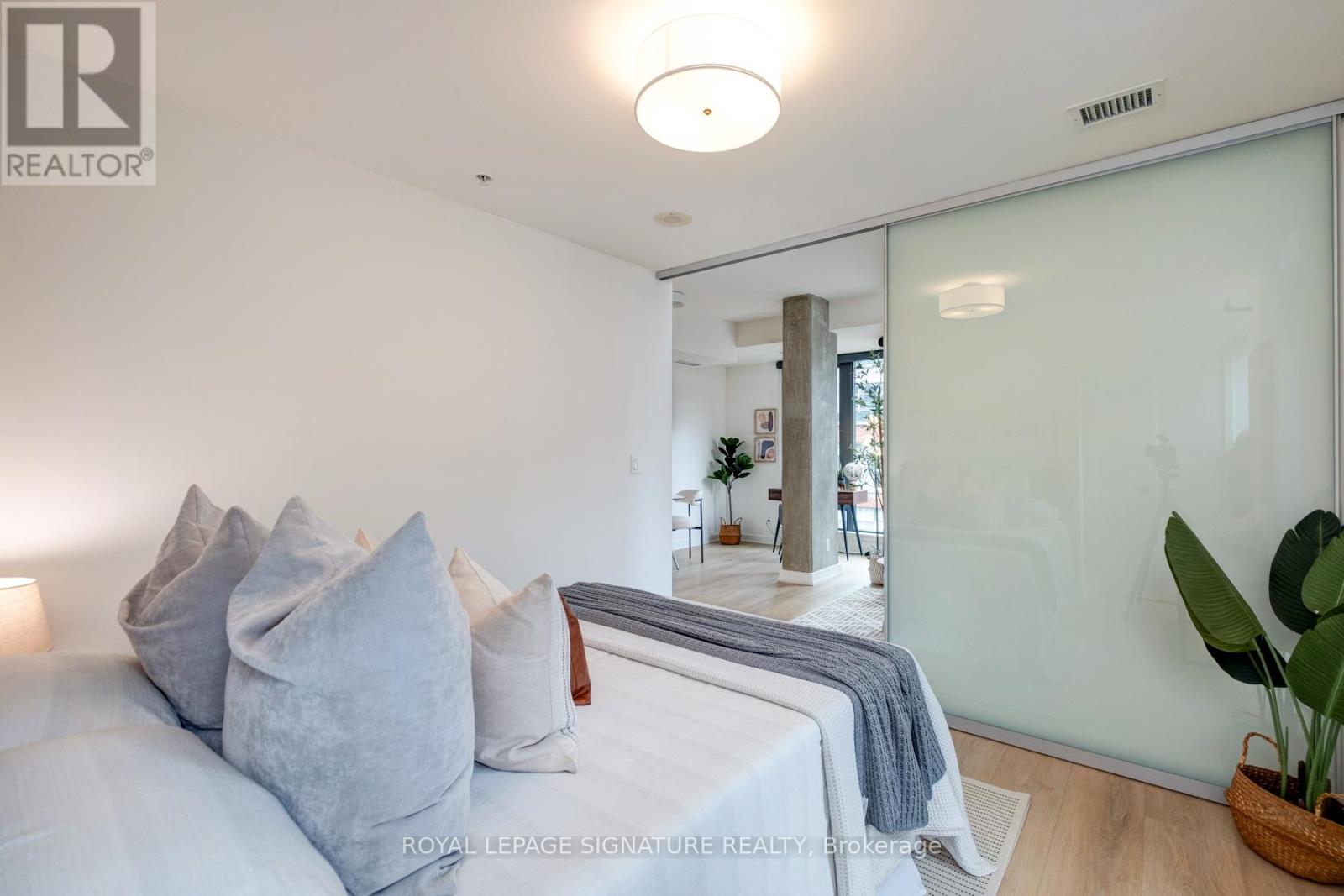 704 - 32 Camden Street, Toronto, Ontario  M5V 0G4 - Photo 11 - C12472140