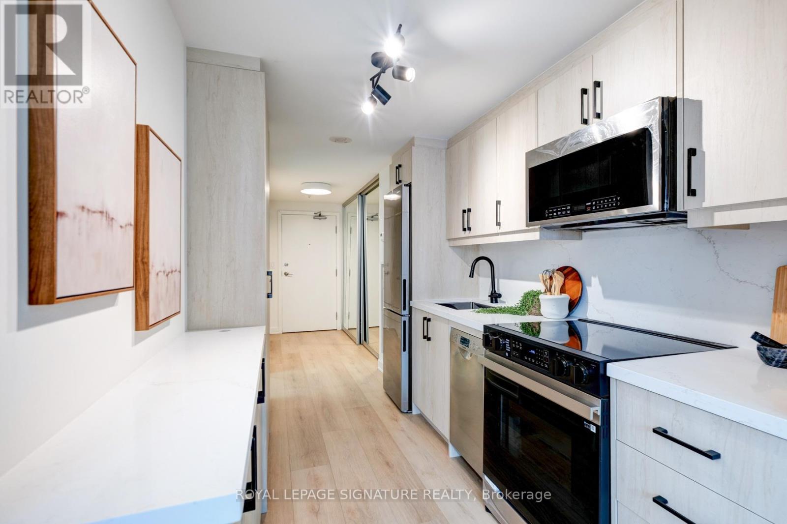 704 - 32 Camden Street, Toronto, Ontario  M5V 0G4 - Photo 13 - C12472140