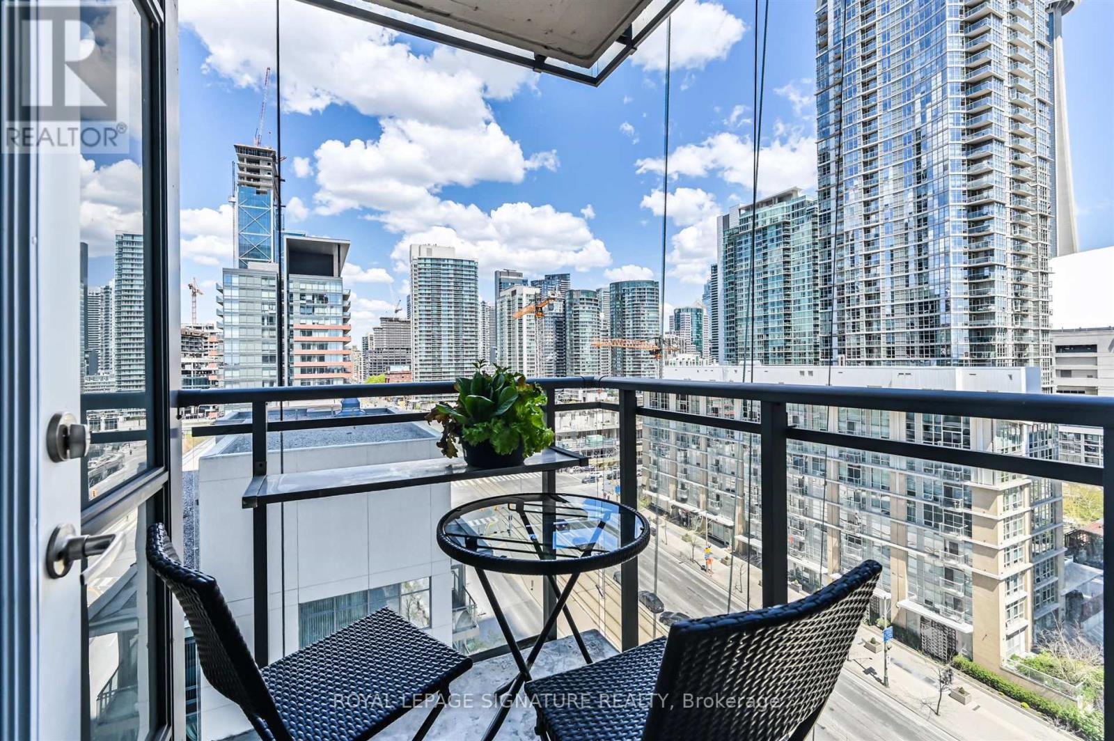 1506 - 11 Brunel Court, Toronto, Ontario  M5V 3Y3 - Photo 18 - C12472143