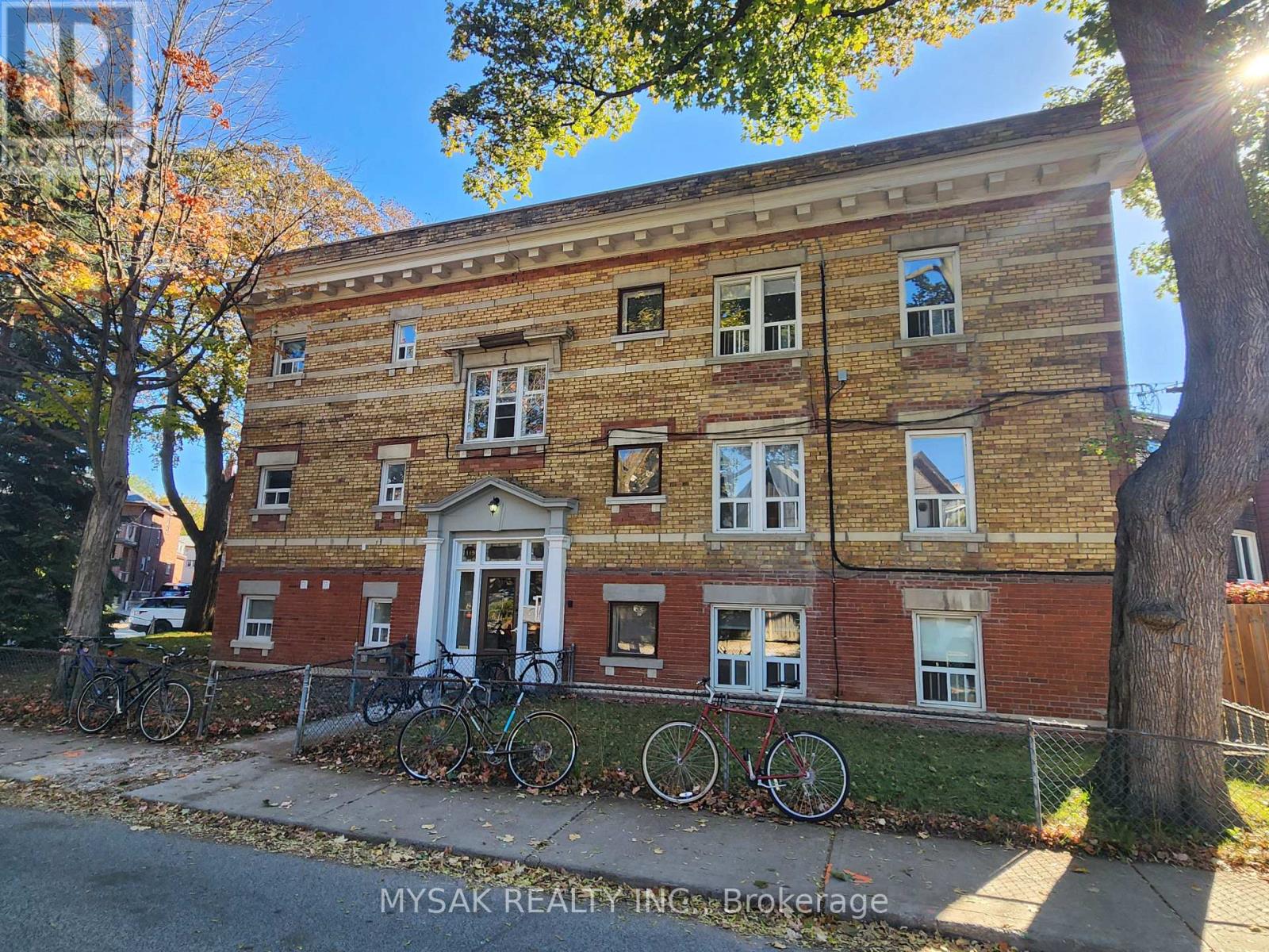 449 Crawford Street, Toronto, Ontario  M6G 3J7 - Photo 1 - C12472157