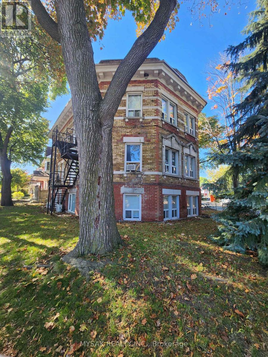 449 Crawford Street, Toronto, Ontario  M6G 3J7 - Photo 21 - C12472157
