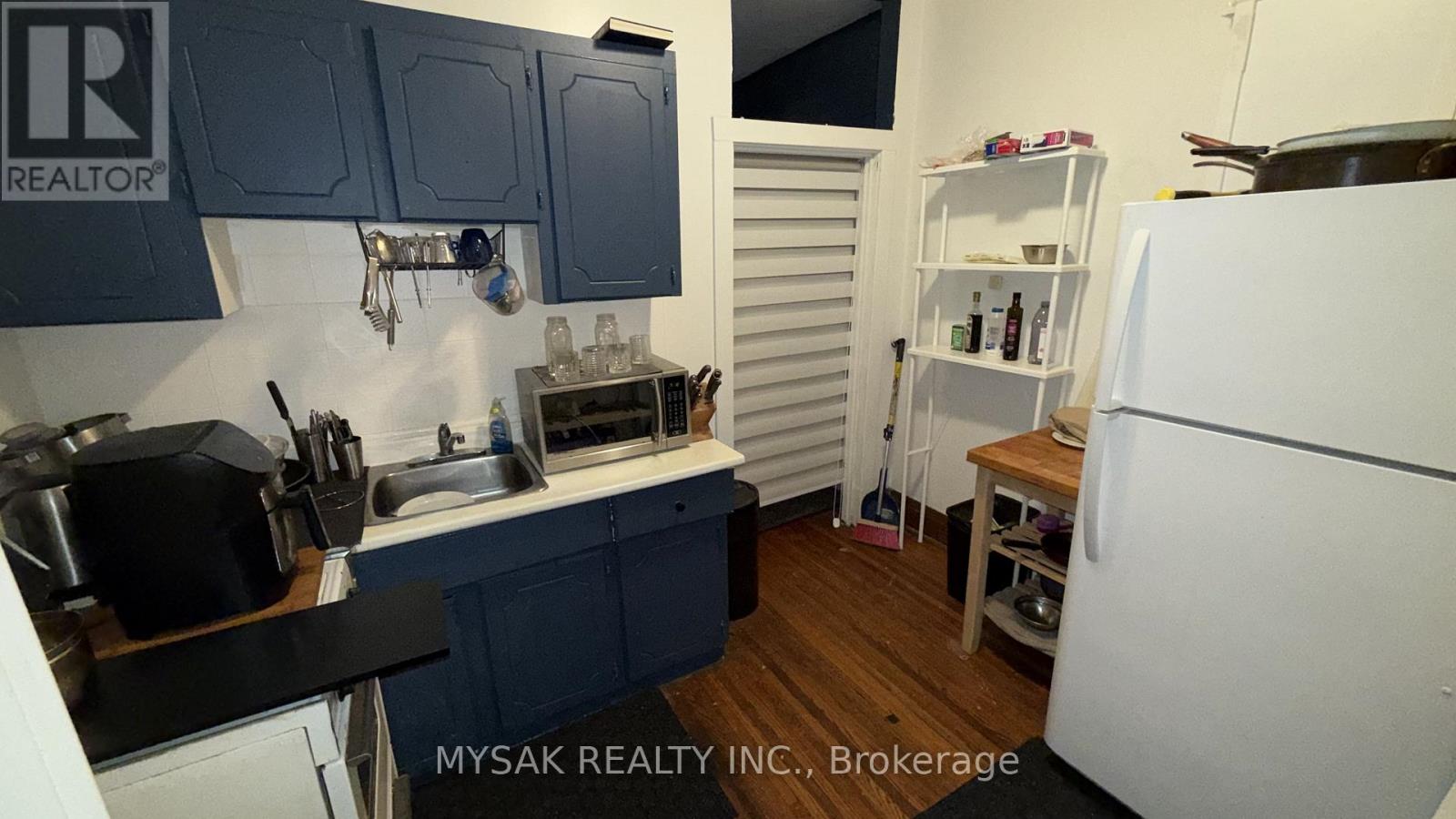 449 Crawford Street, Toronto, Ontario  M6G 3J7 - Photo 8 - C12472157