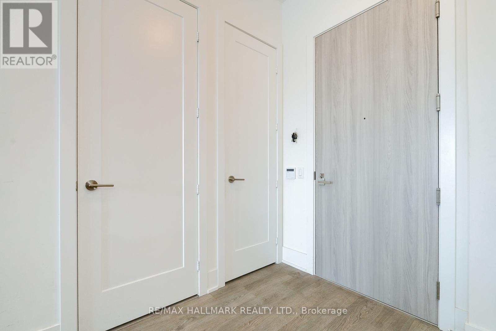 420 - 80 Vanauley Street, Toronto, Ontario  M5T 0C9 - Photo 3 - C12472174