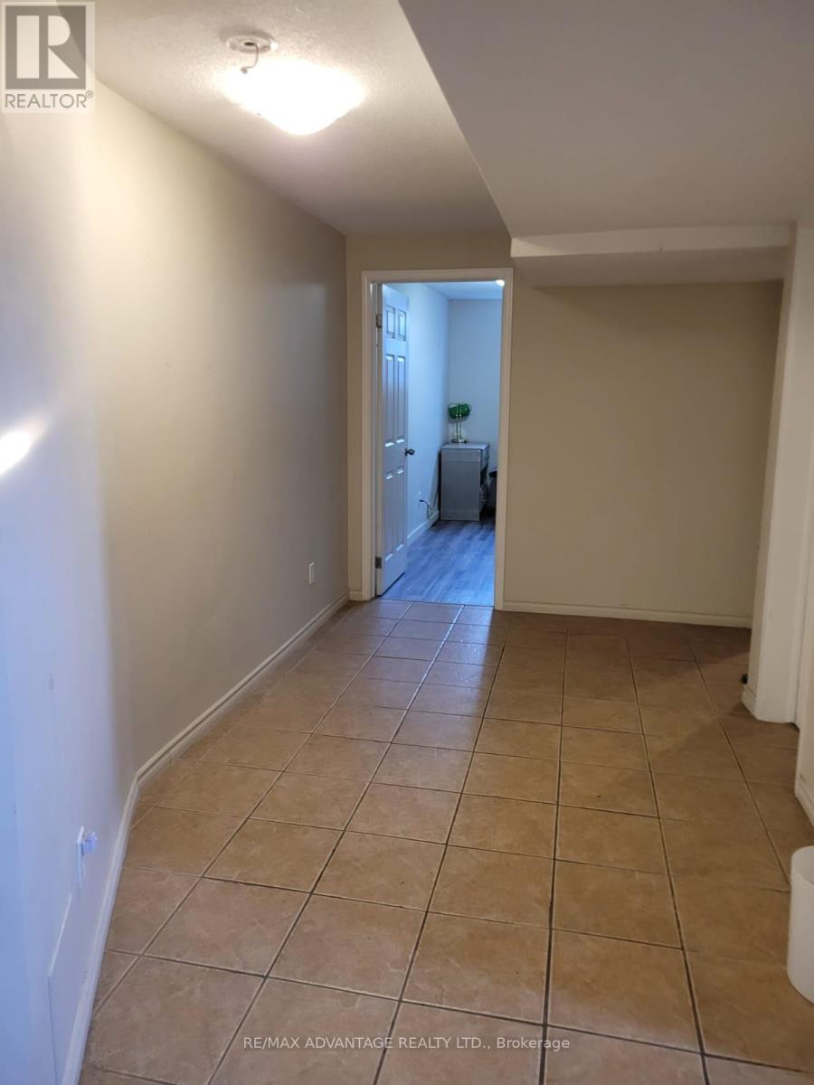 Lower - 960 Prosperity Court, London East, Ontario  N5V 5C7 - Photo 2 - X12472225