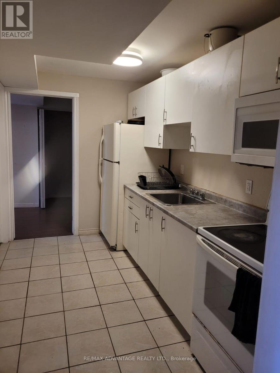 Lower - 960 Prosperity Court, London East, Ontario  N5V 5C7 - Photo 3 - X12472225