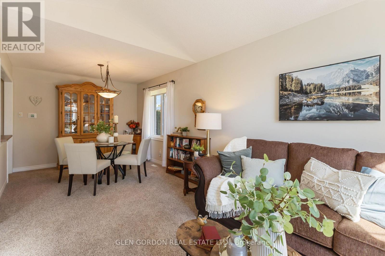 71 Parkview Crescent, Strathroy-Caradoc, Ontario  N7G 4A9 - Photo 10 - X12472280