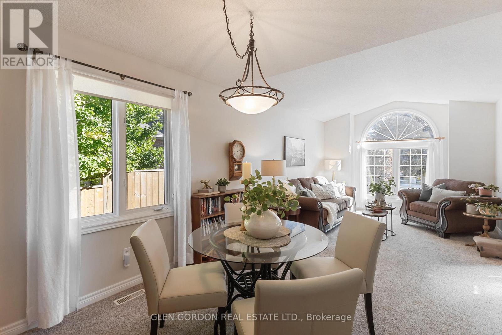 71 Parkview Crescent, Strathroy-Caradoc, Ontario  N7G 4A9 - Photo 13 - X12472280