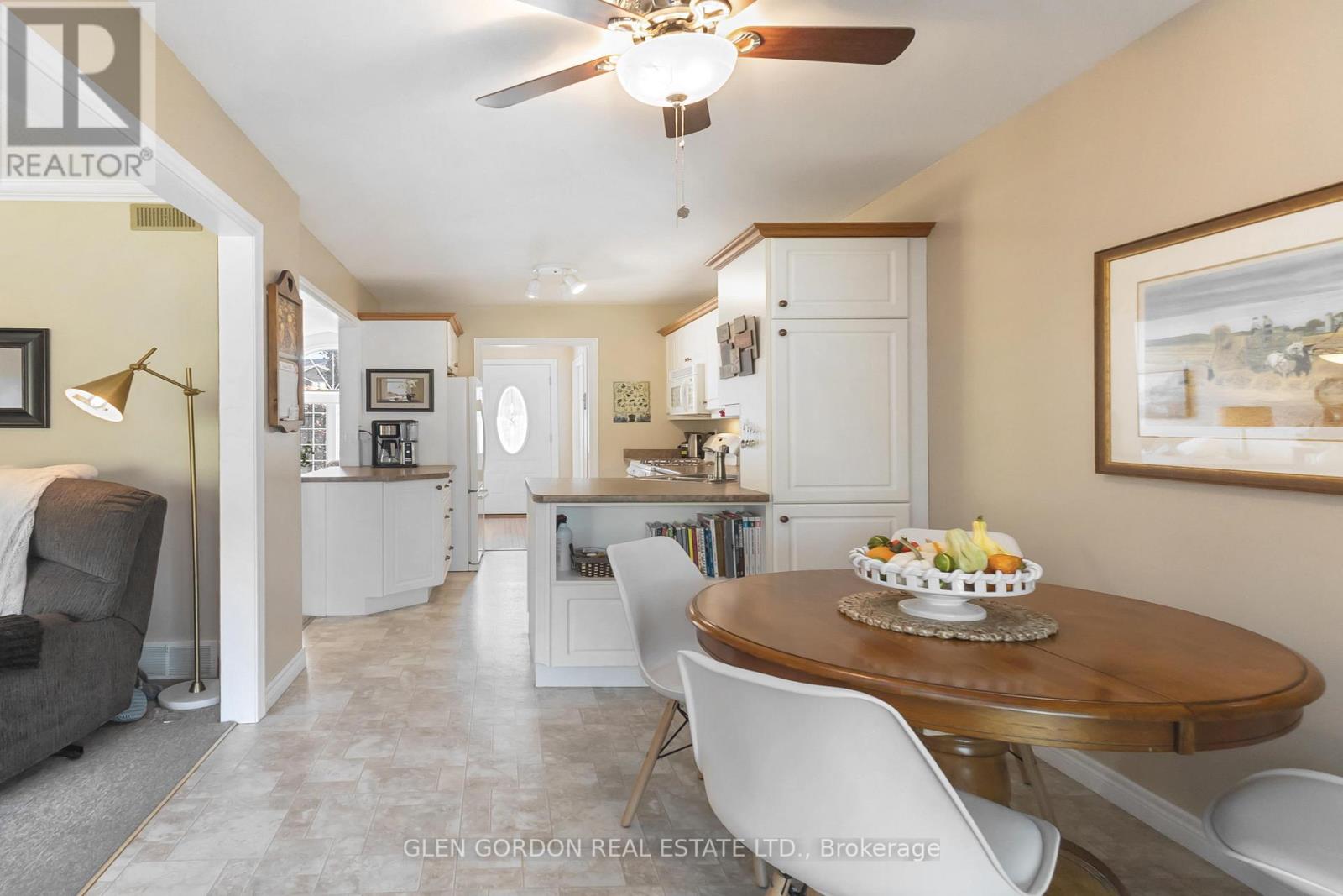 71 Parkview Crescent, Strathroy-Caradoc, Ontario  N7G 4A9 - Photo 19 - X12472280