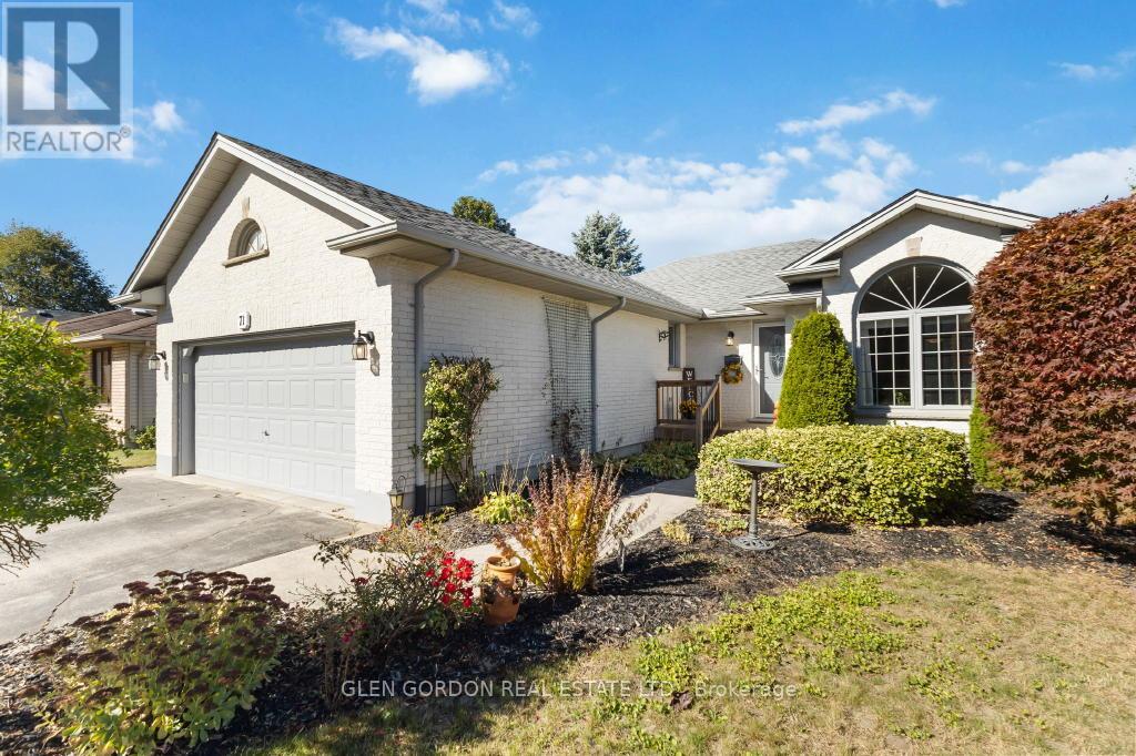 71 Parkview Crescent, Strathroy-Caradoc, Ontario  N7G 4A9 - Photo 2 - X12472280