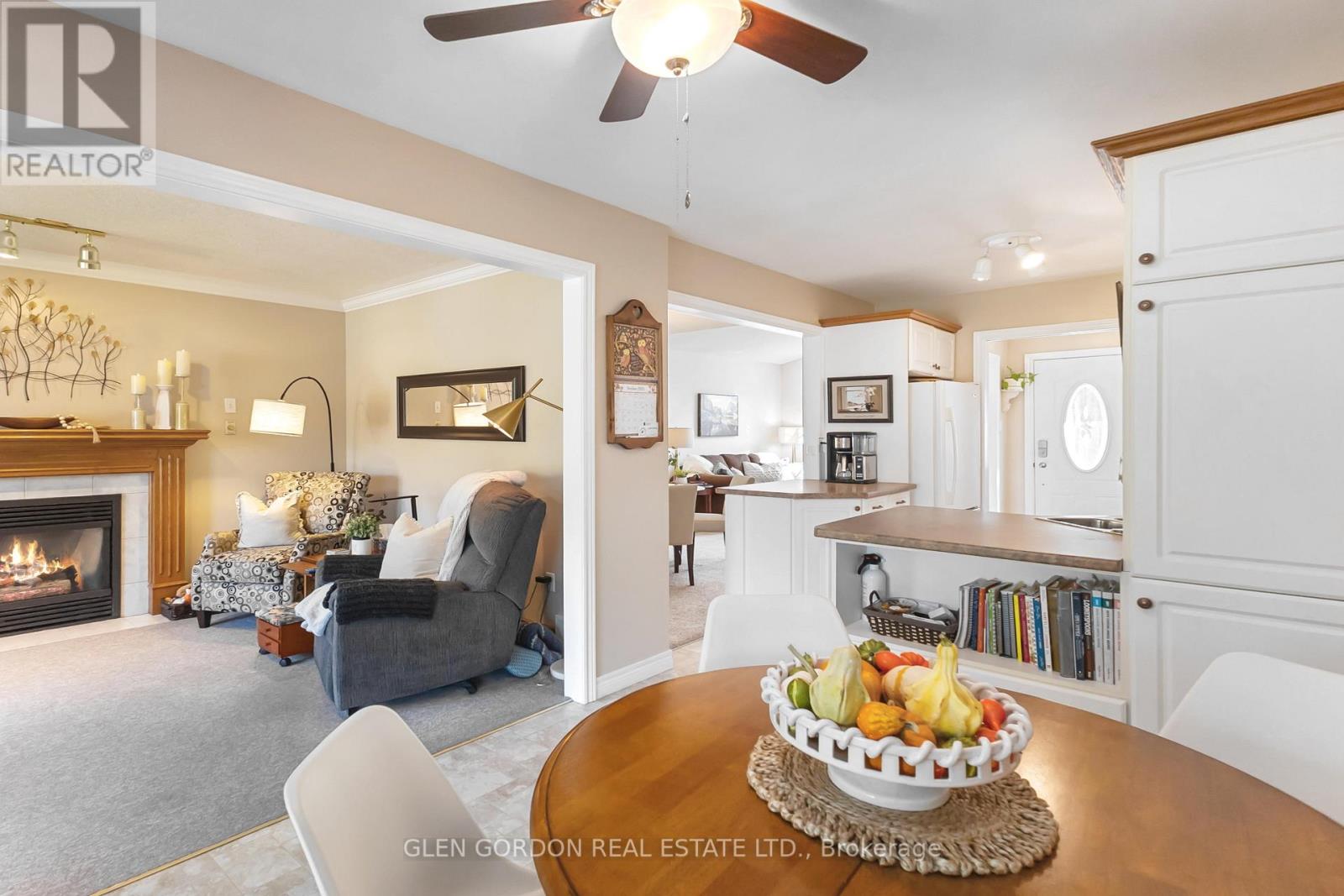 71 Parkview Crescent, Strathroy-Caradoc, Ontario  N7G 4A9 - Photo 22 - X12472280