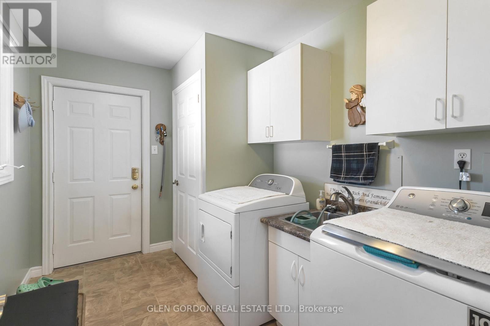 71 Parkview Crescent, Strathroy-Caradoc, Ontario  N7G 4A9 - Photo 32 - X12472280