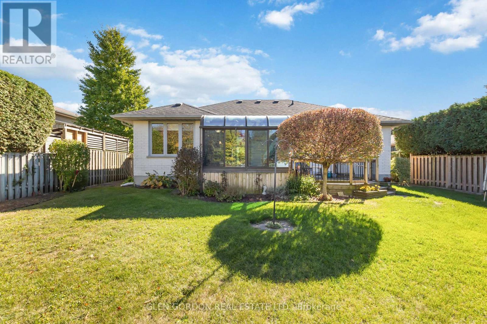 71 Parkview Crescent, Strathroy-Caradoc, Ontario  N7G 4A9 - Photo 42 - X12472280
