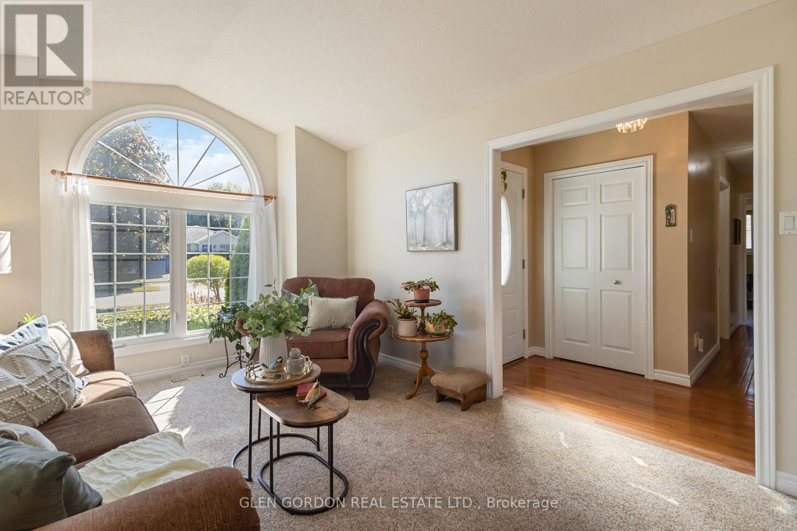 71 Parkview Crescent, Strathroy-Caradoc, Ontario  N7G 4A9 - Photo 7 - X12472280