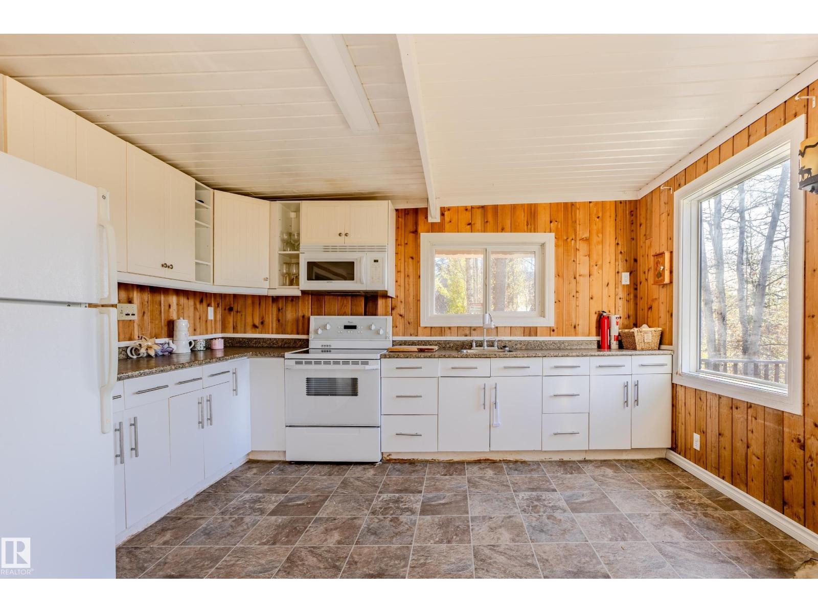 161 Lakeshore Dr, Rural Lac Ste. Anne County, Alberta  T0E 1V0 - Photo 5 - E4462817