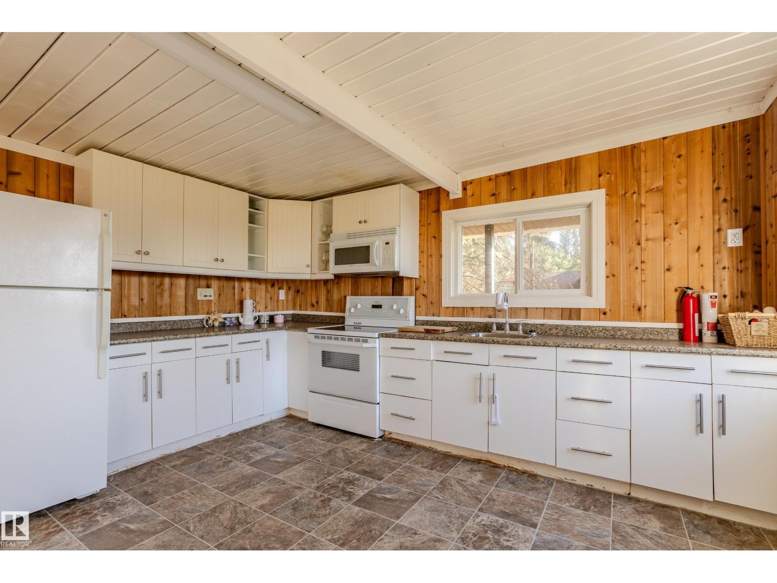 161 Lakeshore Dr, Rural Lac Ste. Anne County, Alberta  T0E 1V0 - Photo 6 - E4462817