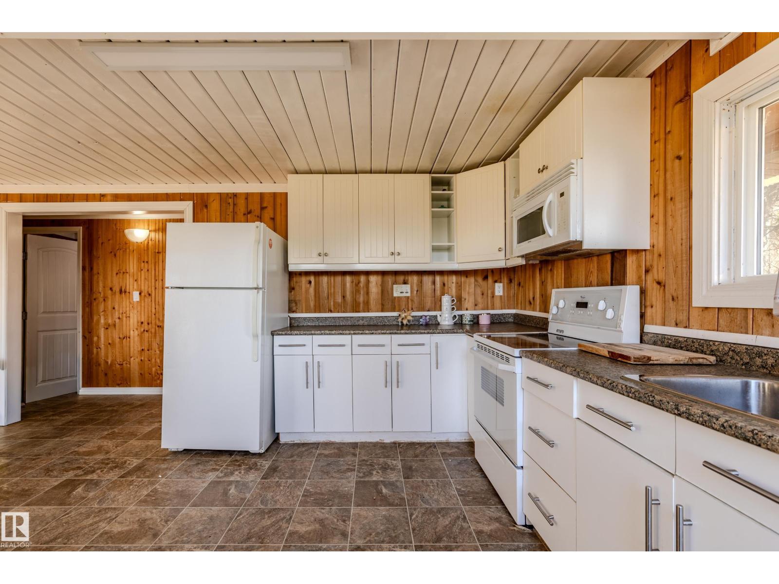 161 Lakeshore Dr, Rural Lac Ste. Anne County, Alberta  T0E 1V0 - Photo 8 - E4462817