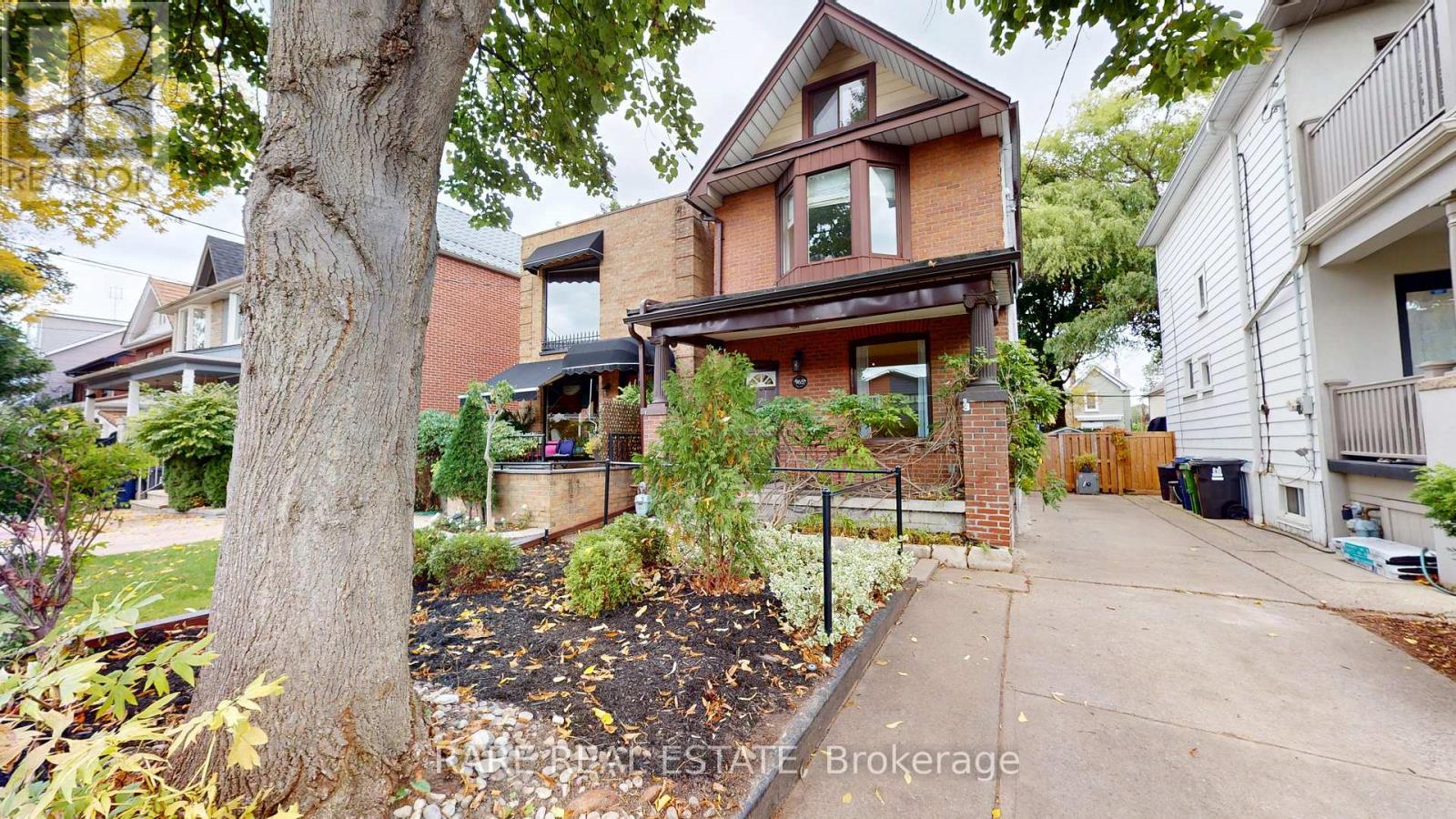 965 Logan Avenue, Toronto, Ontario  M4K 3E6 - Photo 2 - E12472172