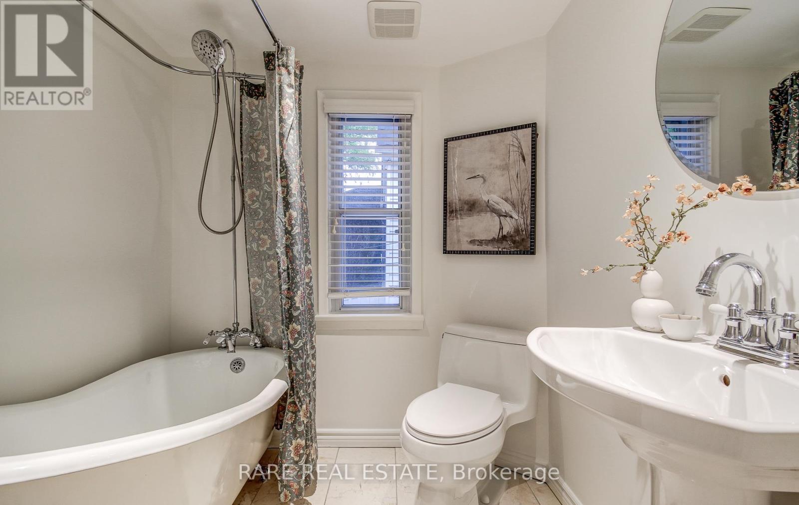 965 Logan Avenue, Toronto, Ontario  M4K 3E6 - Photo 25 - E12472172