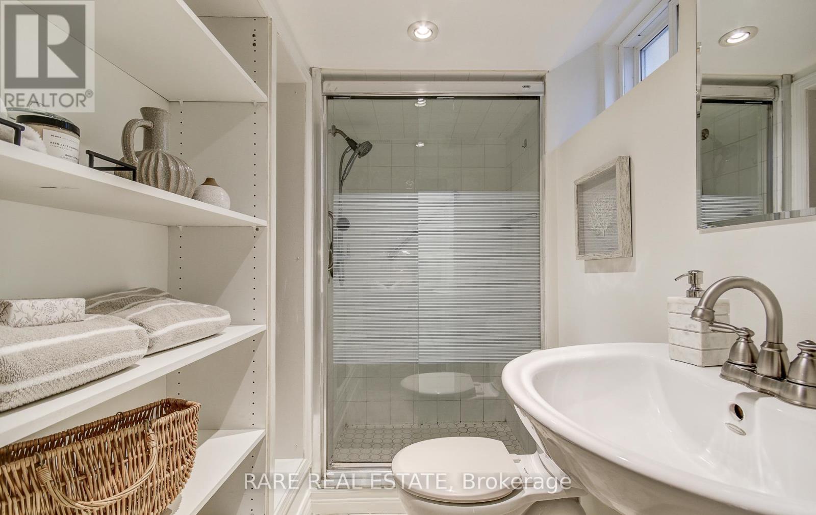 965 Logan Avenue, Toronto, Ontario  M4K 3E6 - Photo 30 - E12472172