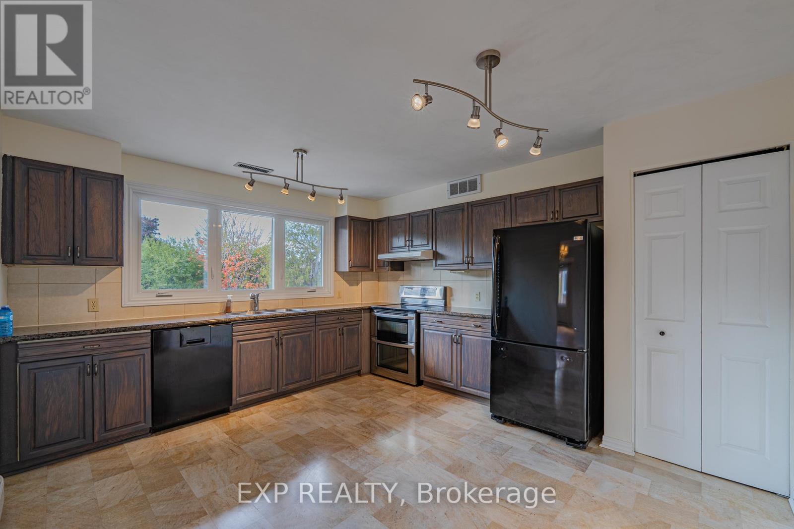 208 Stratas Court, Ottawa, Ontario  K2L 3K5 - Photo 16 - X12472293