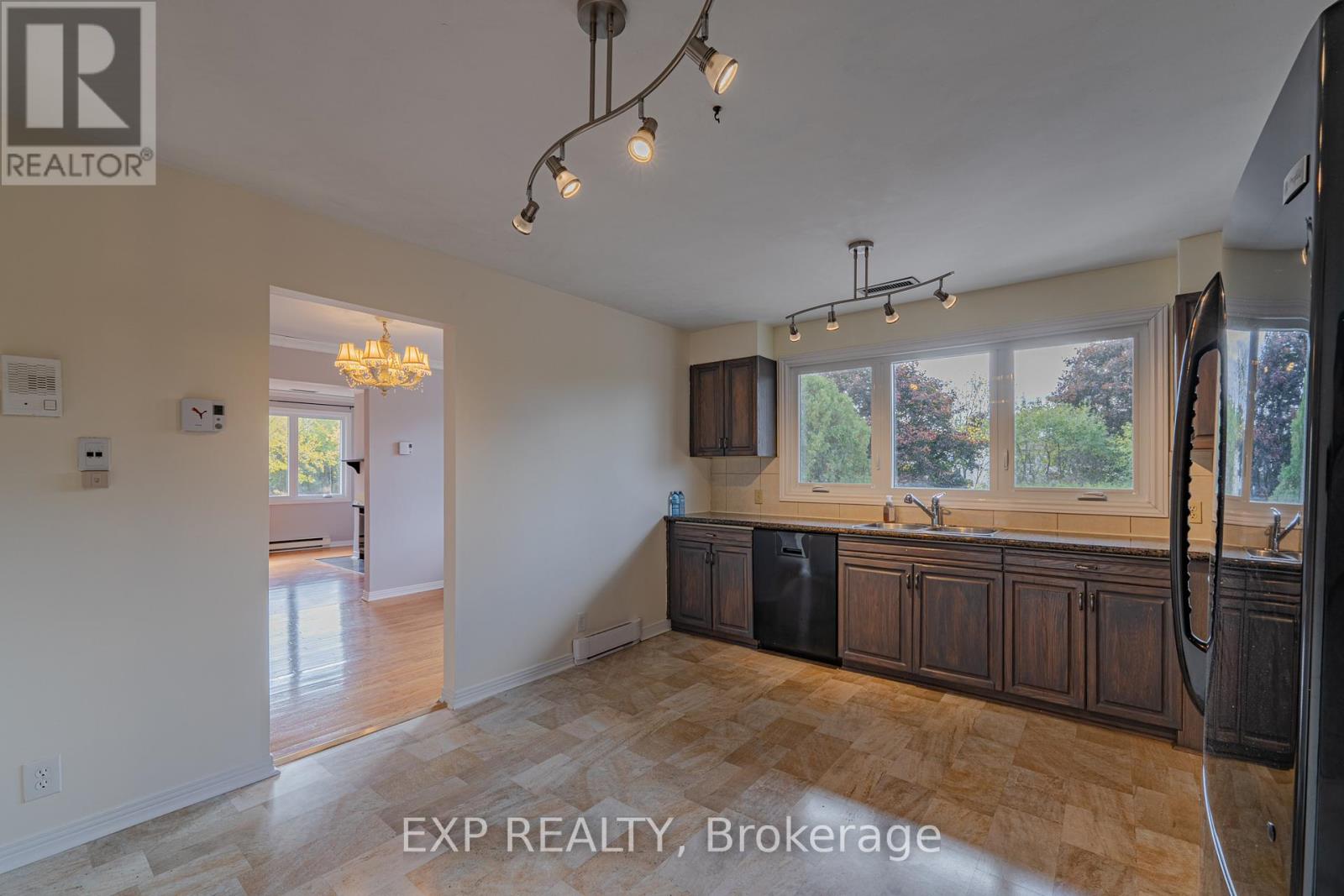 208 Stratas Court, Ottawa, Ontario  K2L 3K5 - Photo 17 - X12472293