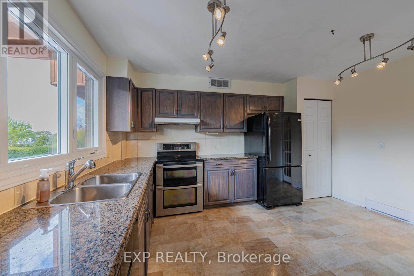 208 Stratas Court, Ottawa, Ontario  K2L 3K5 - Photo 18 - X12472293