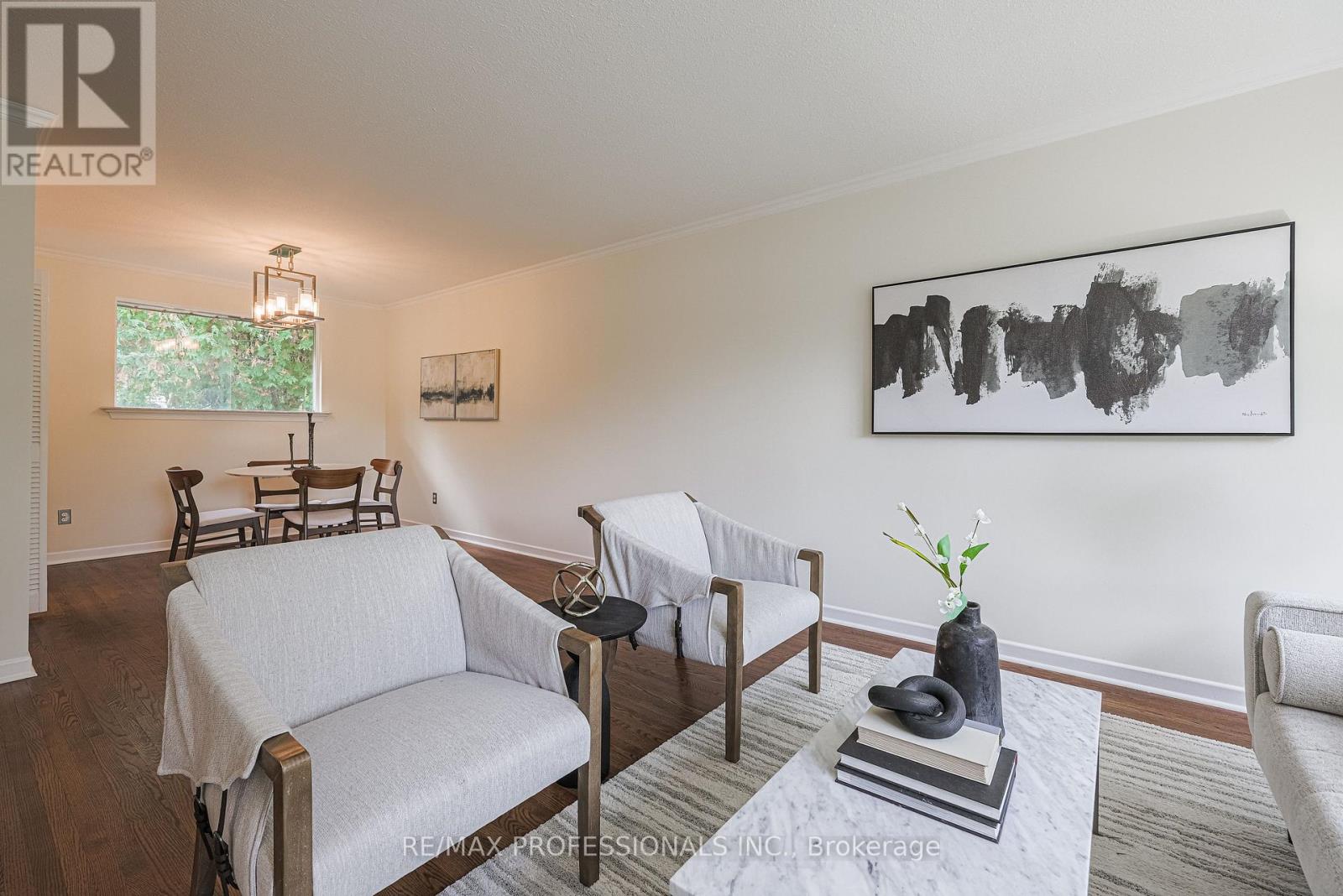 9 Donalbain Crescent, Markham (Royal Orchard), Ontario  L3T 3S3 - Photo 10 - N12472173