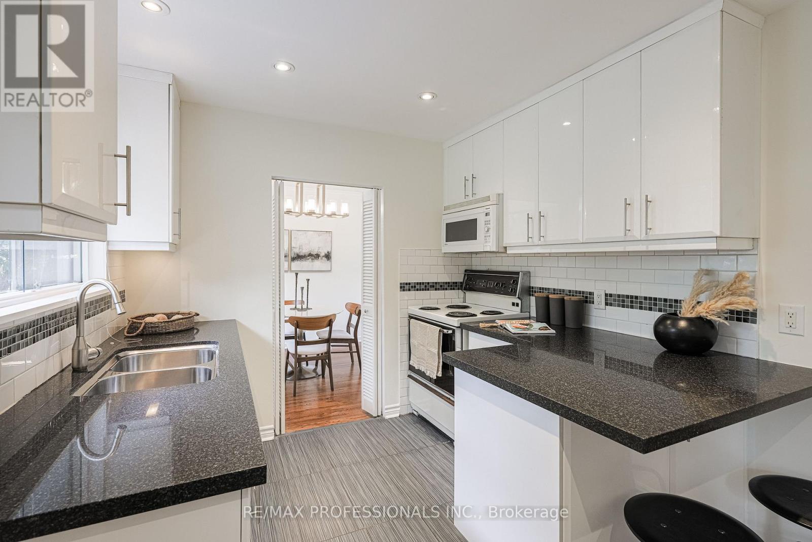 9 Donalbain Crescent, Markham (Royal Orchard), Ontario  L3T 3S3 - Photo 15 - N12472173
