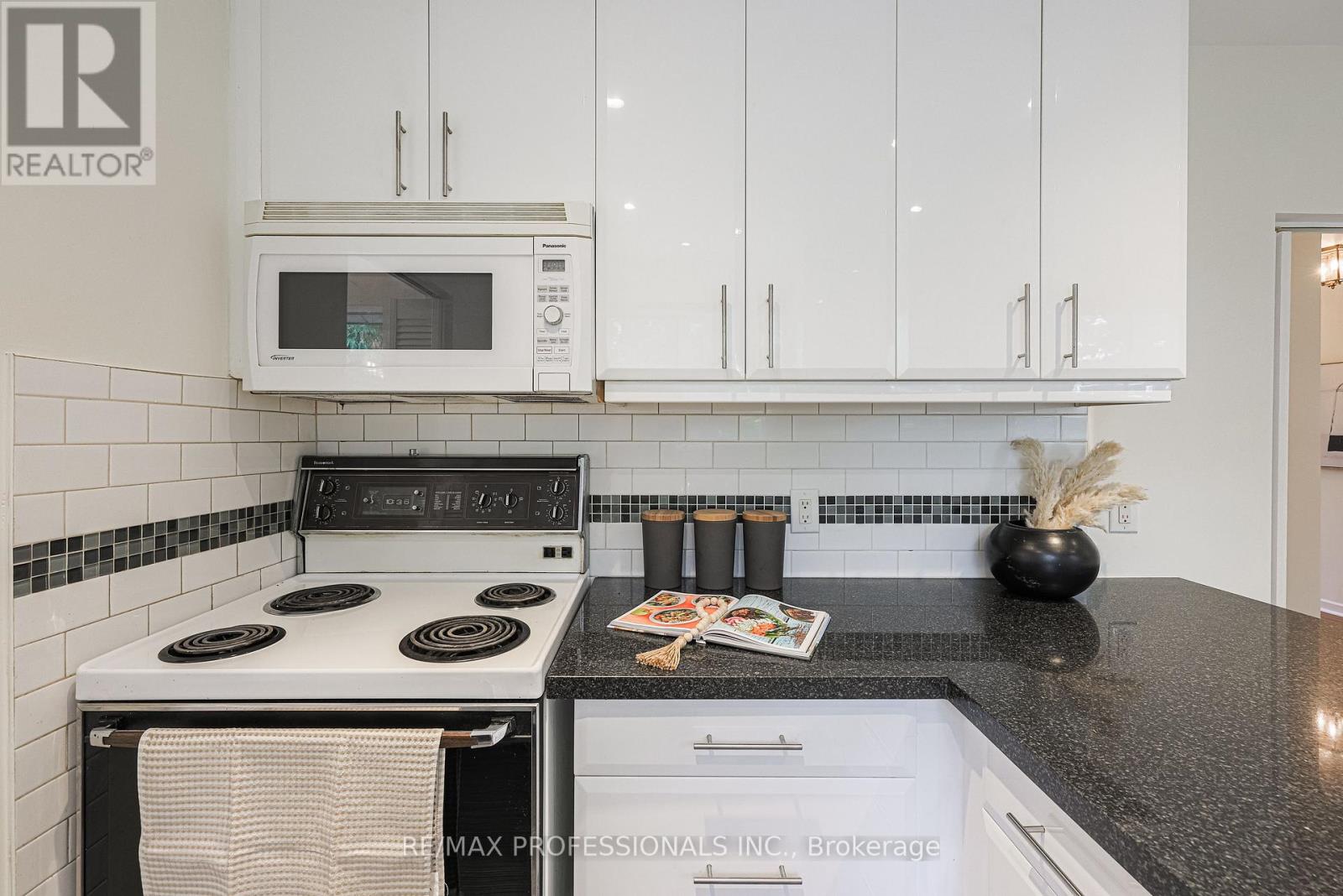 9 Donalbain Crescent, Markham (Royal Orchard), Ontario  L3T 3S3 - Photo 17 - N12472173