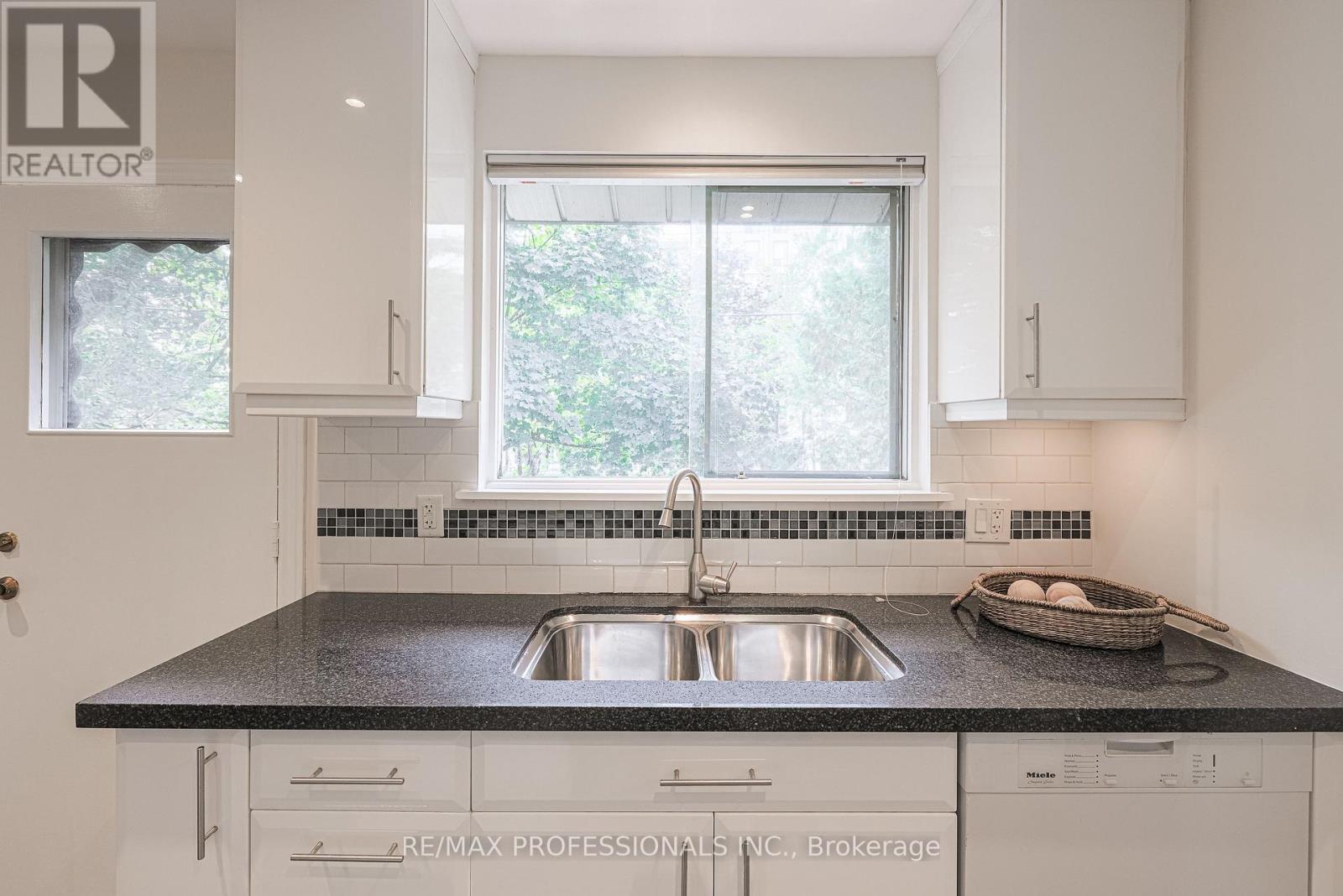 9 Donalbain Crescent, Markham (Royal Orchard), Ontario  L3T 3S3 - Photo 18 - N12472173