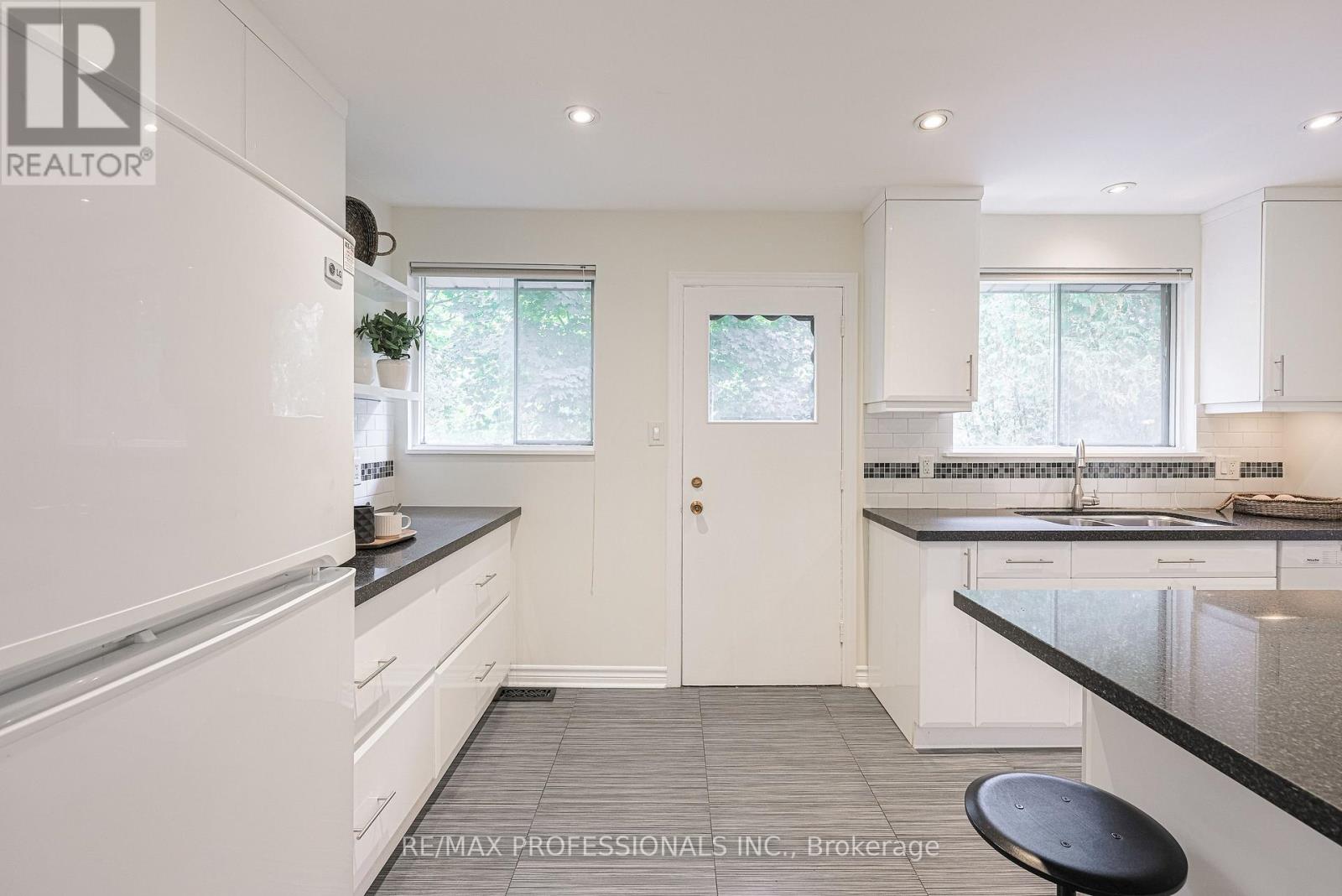 9 Donalbain Crescent, Markham (Royal Orchard), Ontario  L3T 3S3 - Photo 22 - N12472173