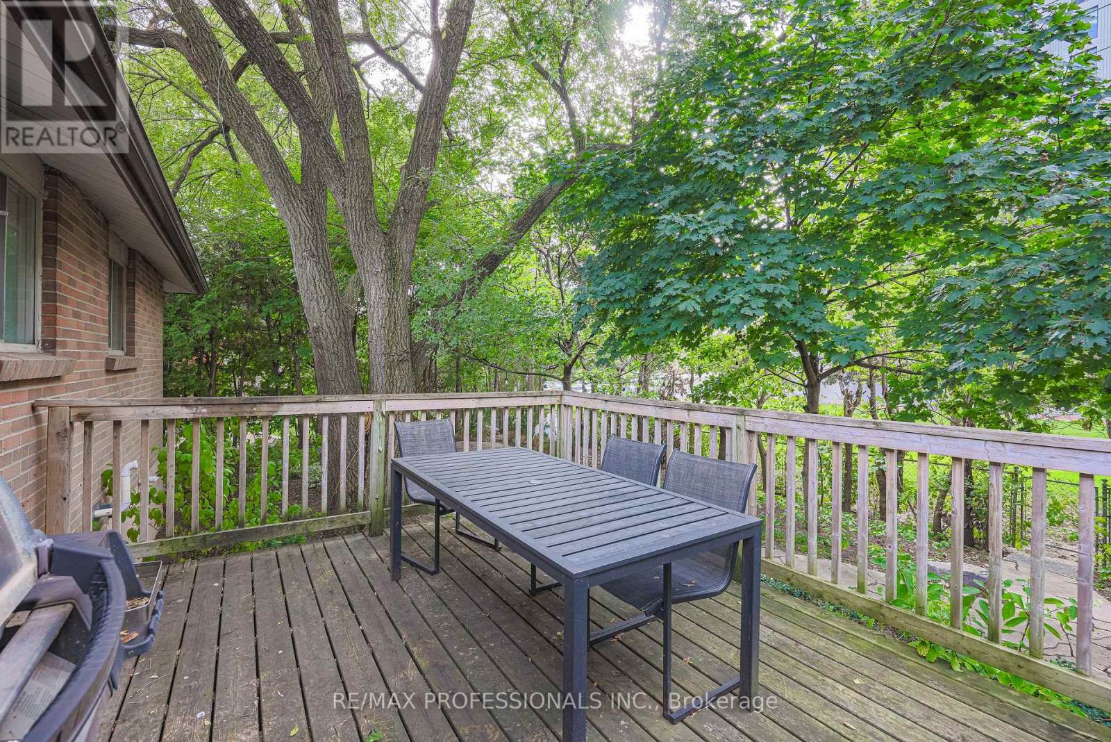 9 Donalbain Crescent, Markham (Royal Orchard), Ontario  L3T 3S3 - Photo 24 - N12472173