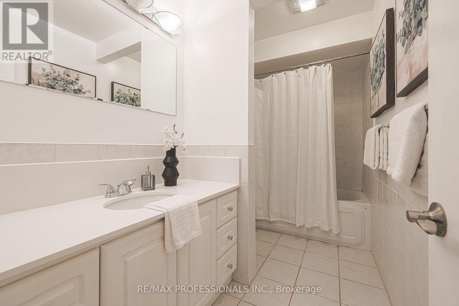 9 Donalbain Crescent, Markham (Royal Orchard), Ontario  L3T 3S3 - Photo 27 - N12472173