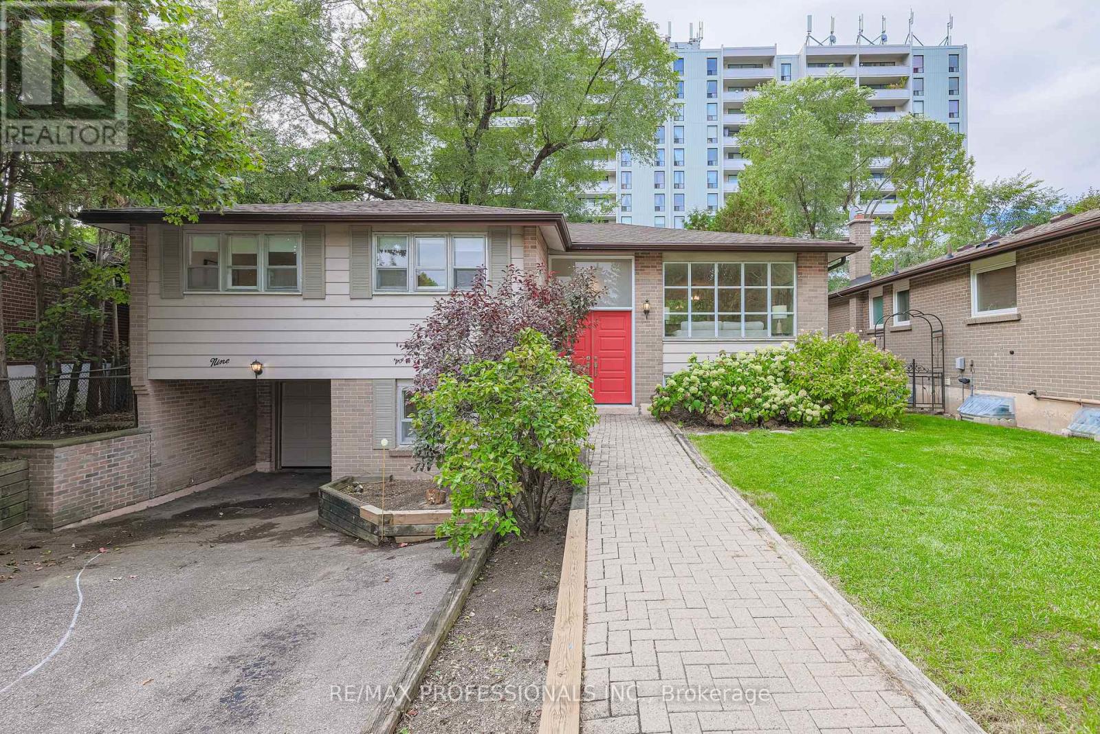 9 Donalbain Crescent, Markham (Royal Orchard), Ontario  L3T 3S3 - Photo 3 - N12472173