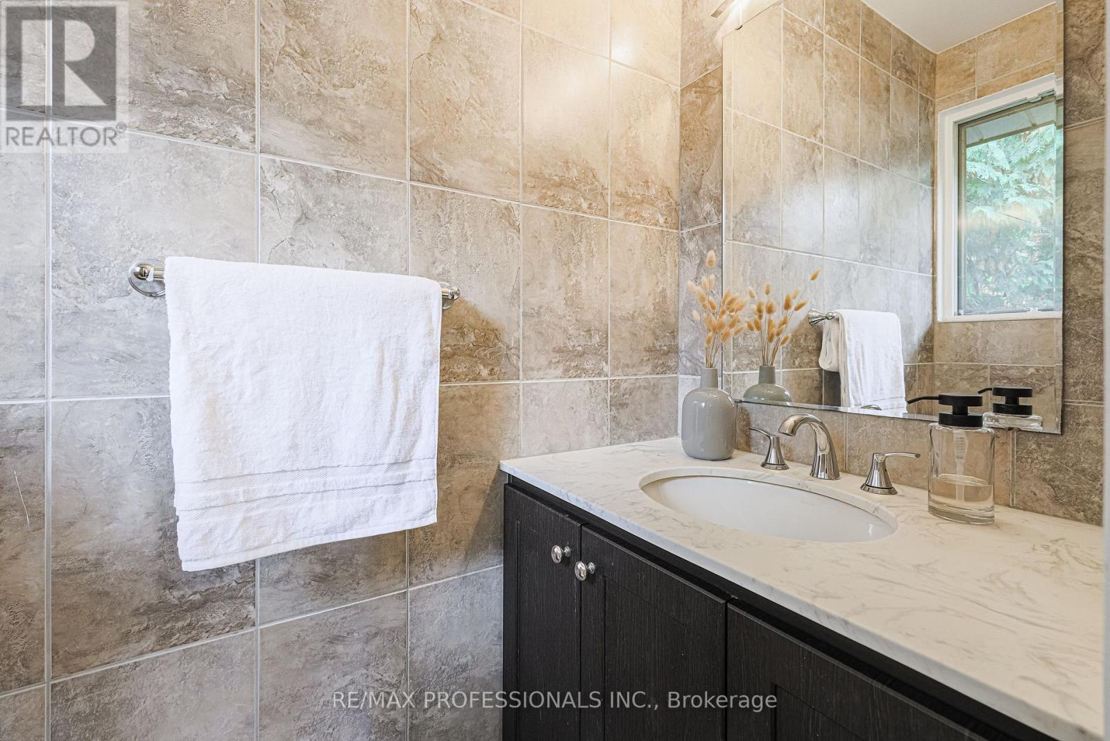 9 Donalbain Crescent, Markham (Royal Orchard), Ontario  L3T 3S3 - Photo 35 - N12472173