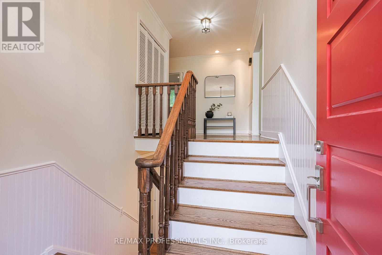 9 Donalbain Crescent, Markham (Royal Orchard), Ontario  L3T 3S3 - Photo 4 - N12472173