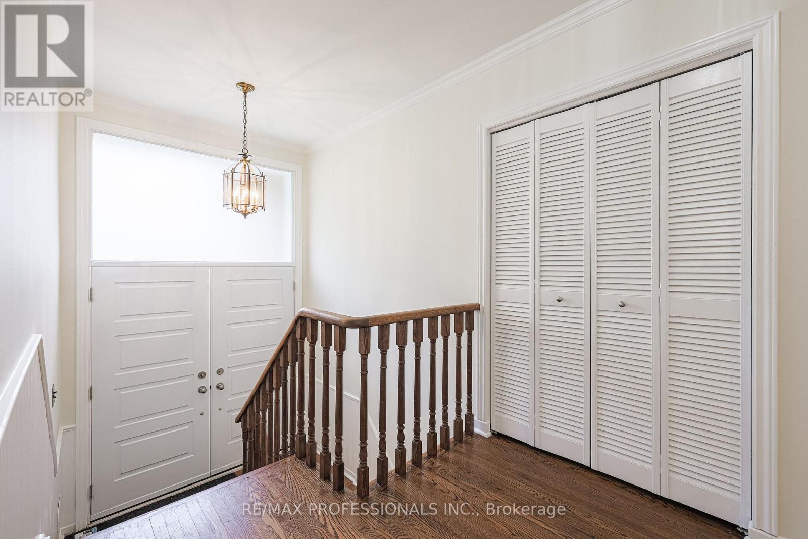 9 Donalbain Crescent, Markham (Royal Orchard), Ontario  L3T 3S3 - Photo 5 - N12472173